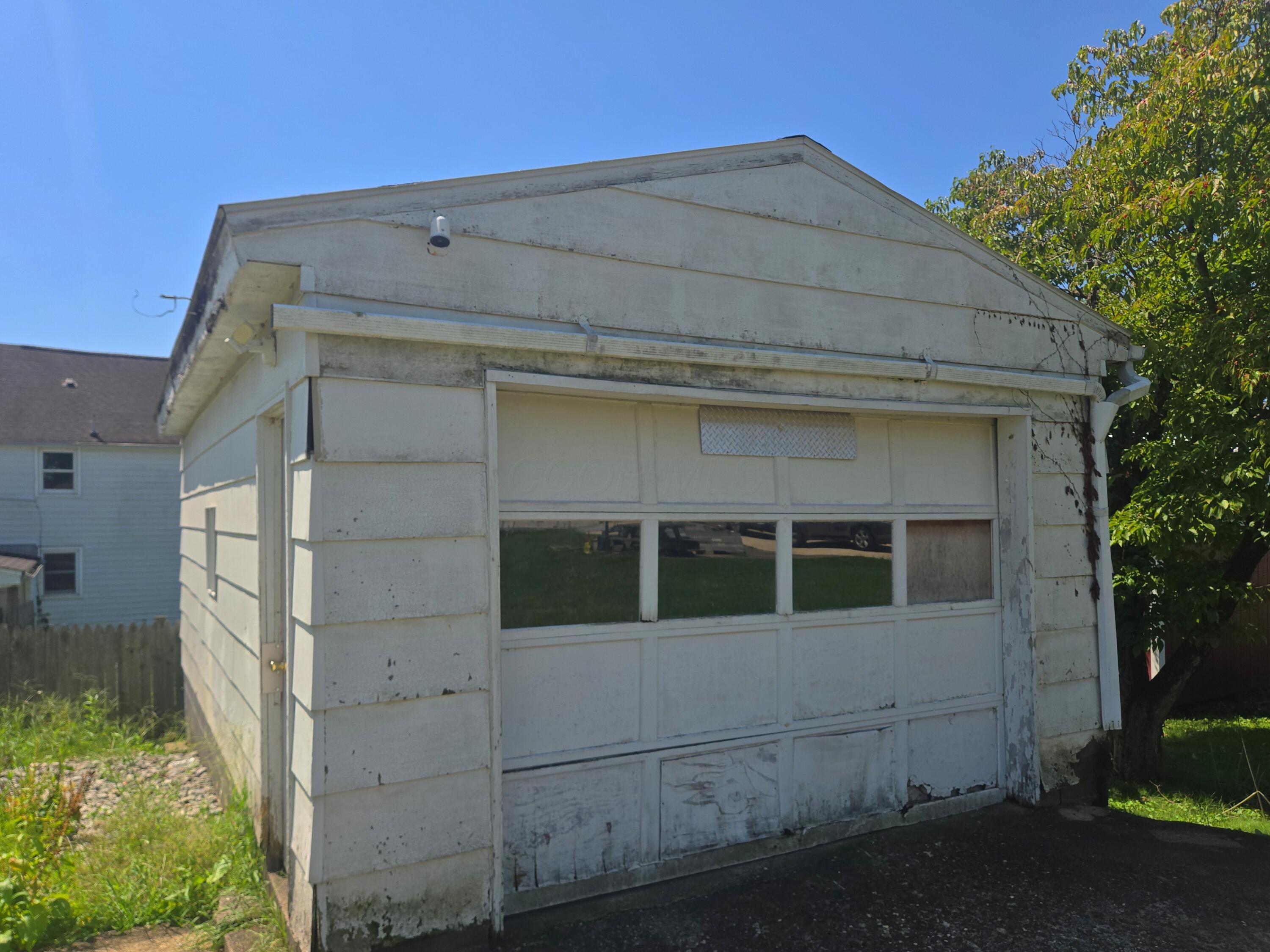 260 W Angle Avenue Property Photo 5