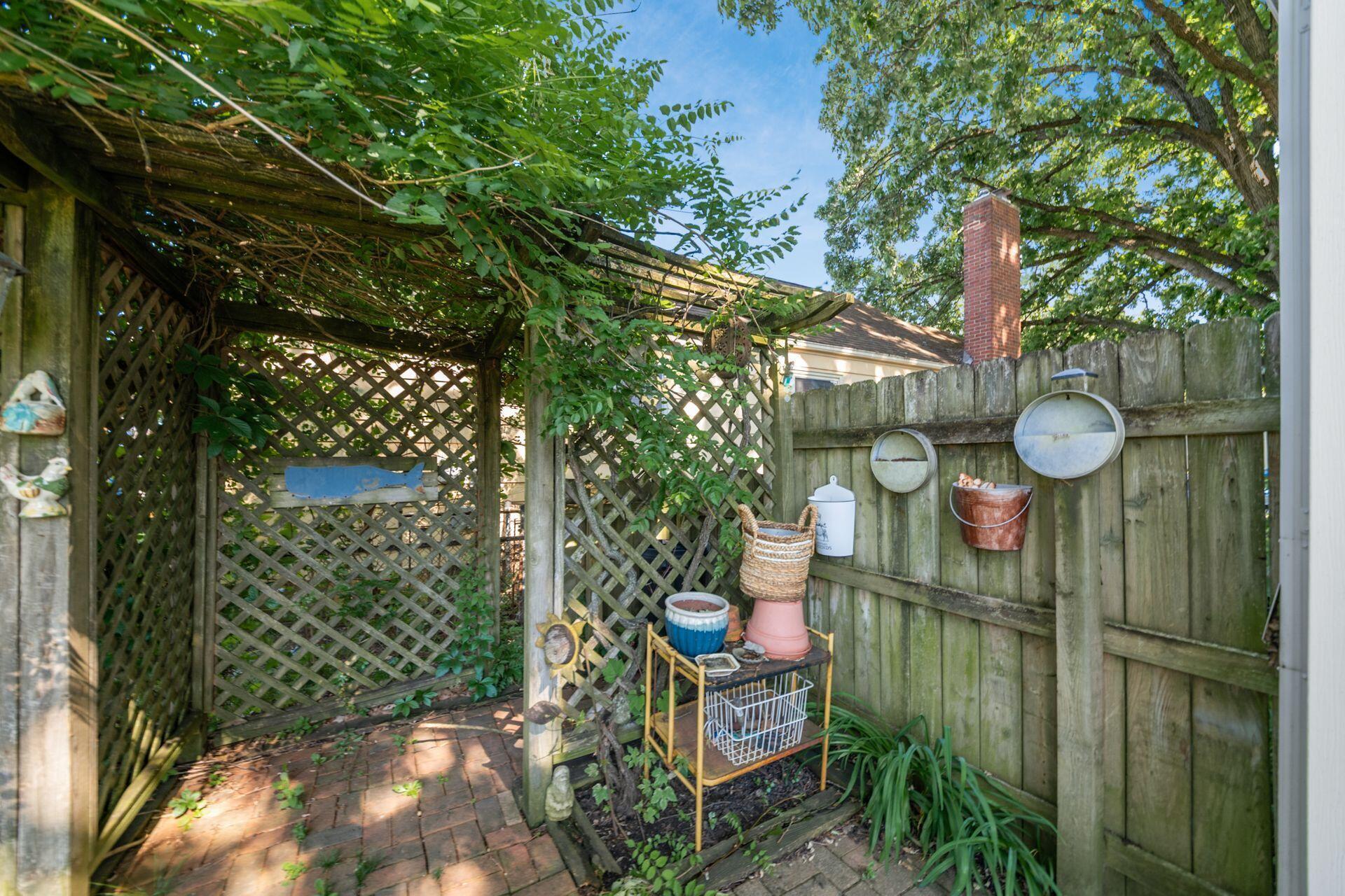 128 E Royal Forest Boulevard Property Photo 34