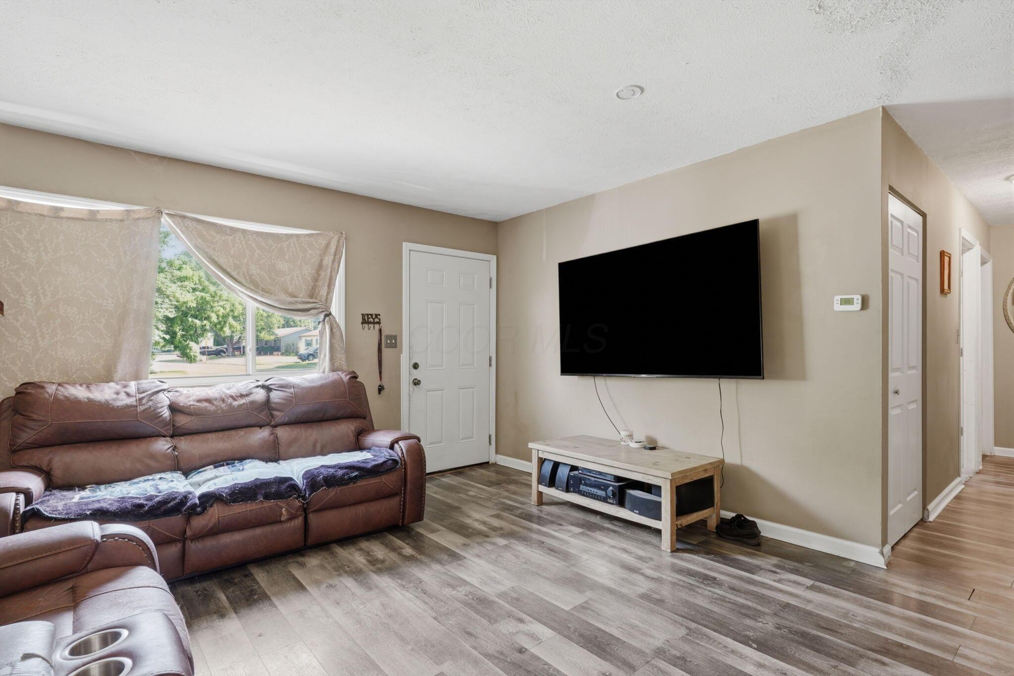 5285 Zimmer Drive Property Photo 4