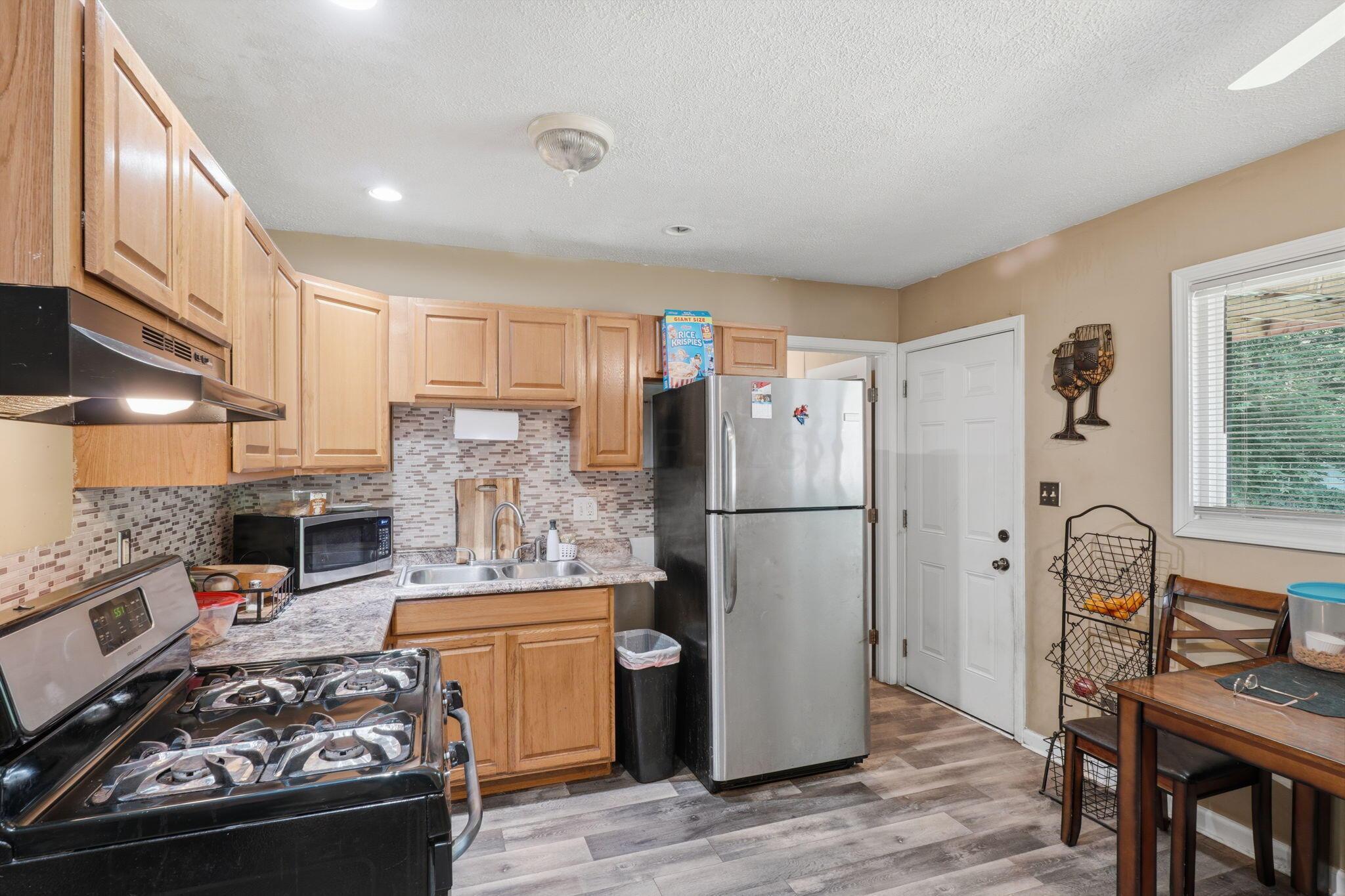 5285 Zimmer Drive Property Photo 6