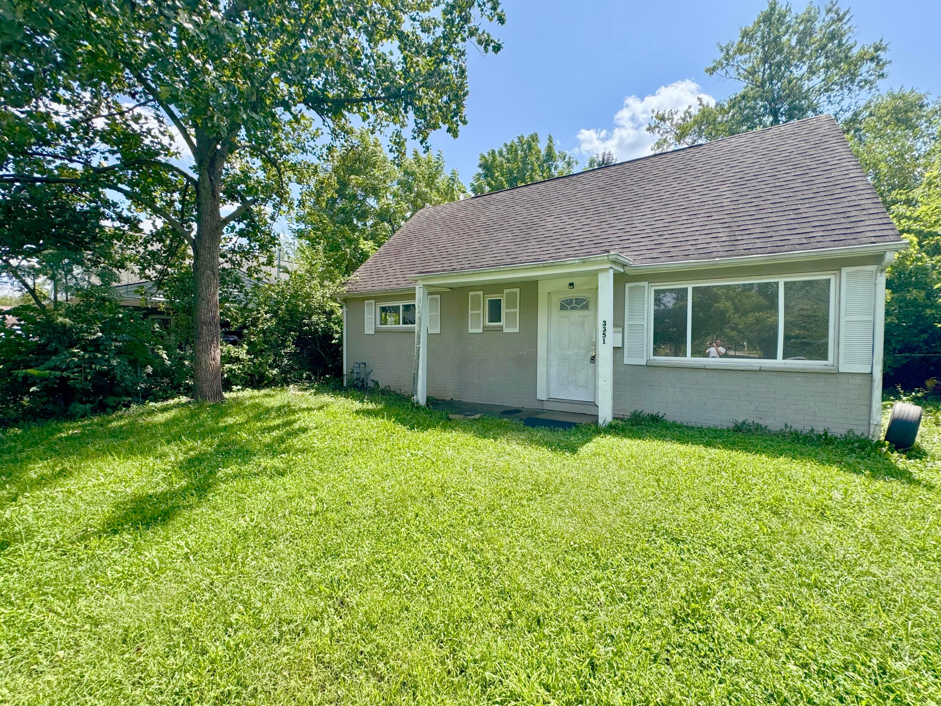 3351 Eakin Road Property Photo 1