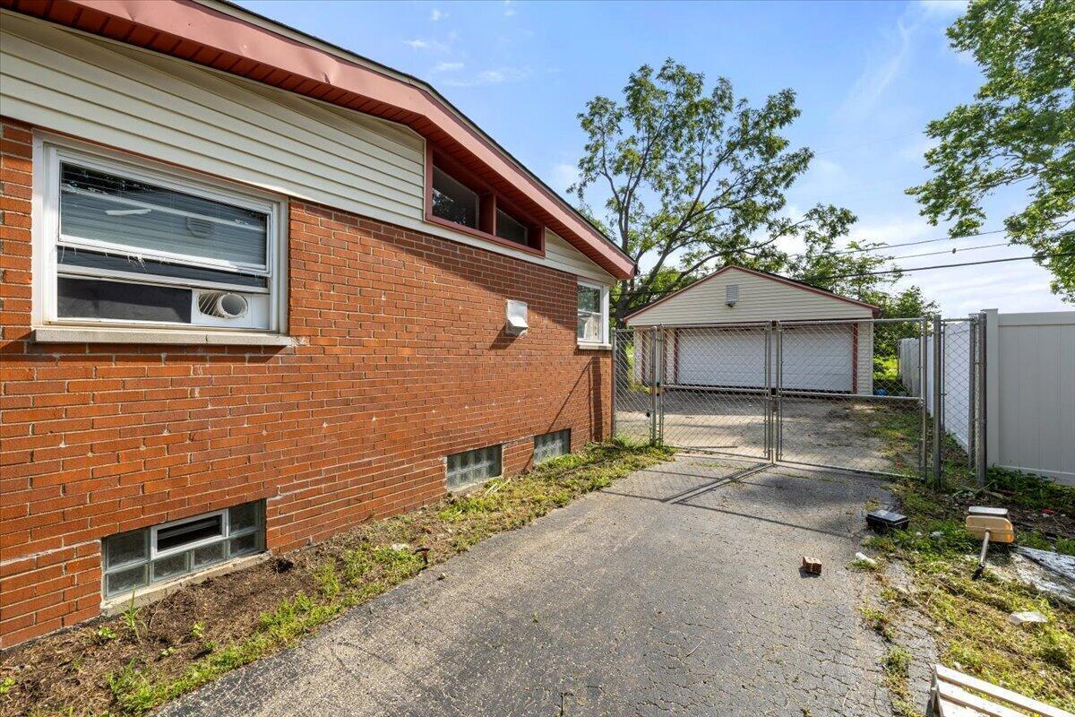 3300 Braddock Street Property Photo 6