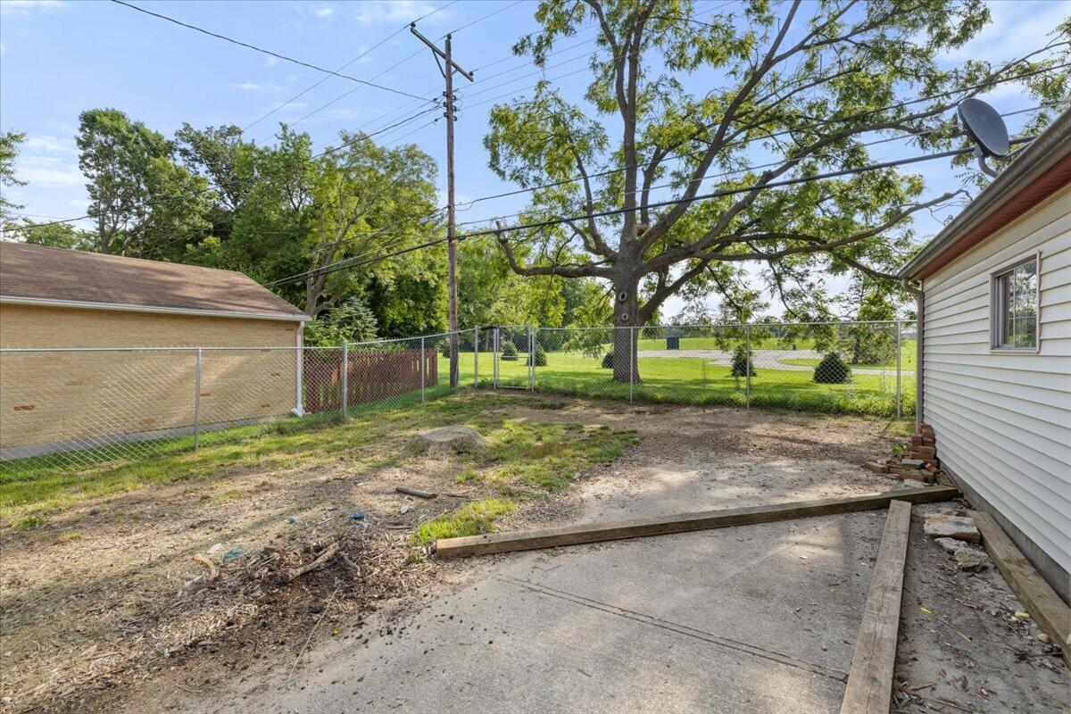 3300 Braddock Street Property Photo 8