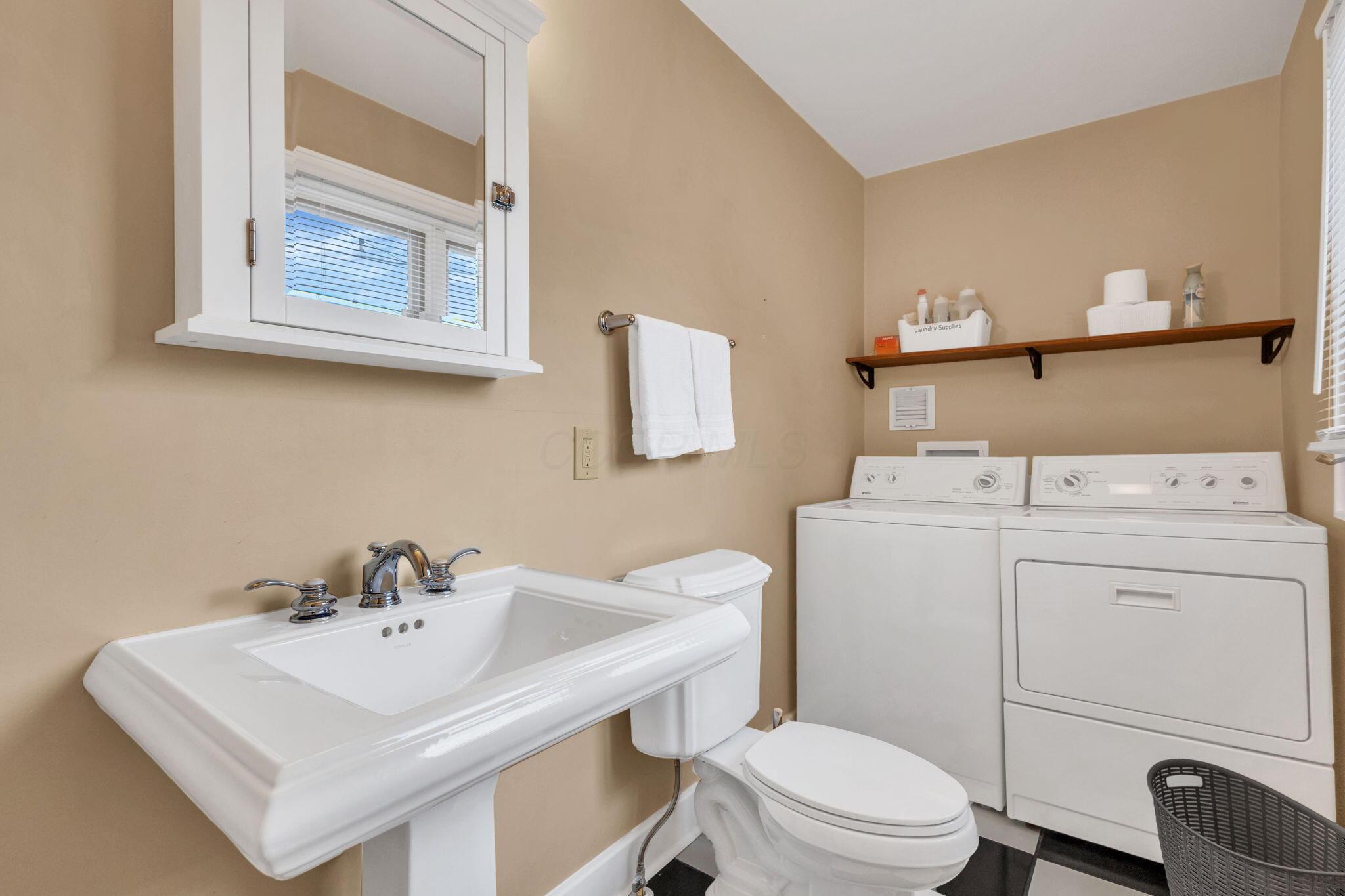 1158 Summit Street Property Photo 12