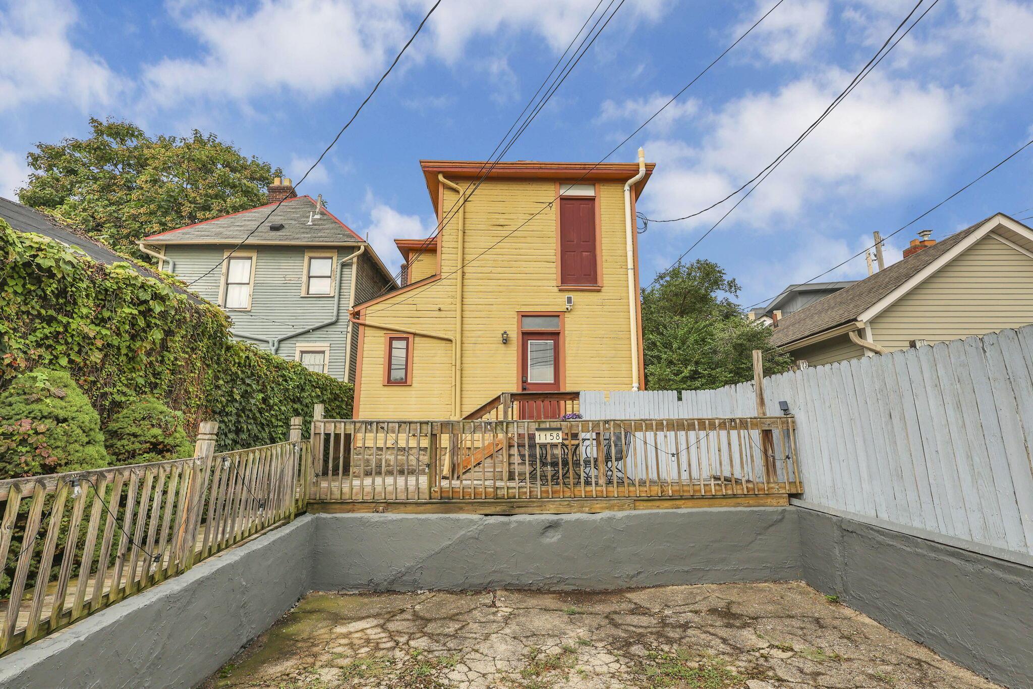 1158 Summit Street Property Photo 25