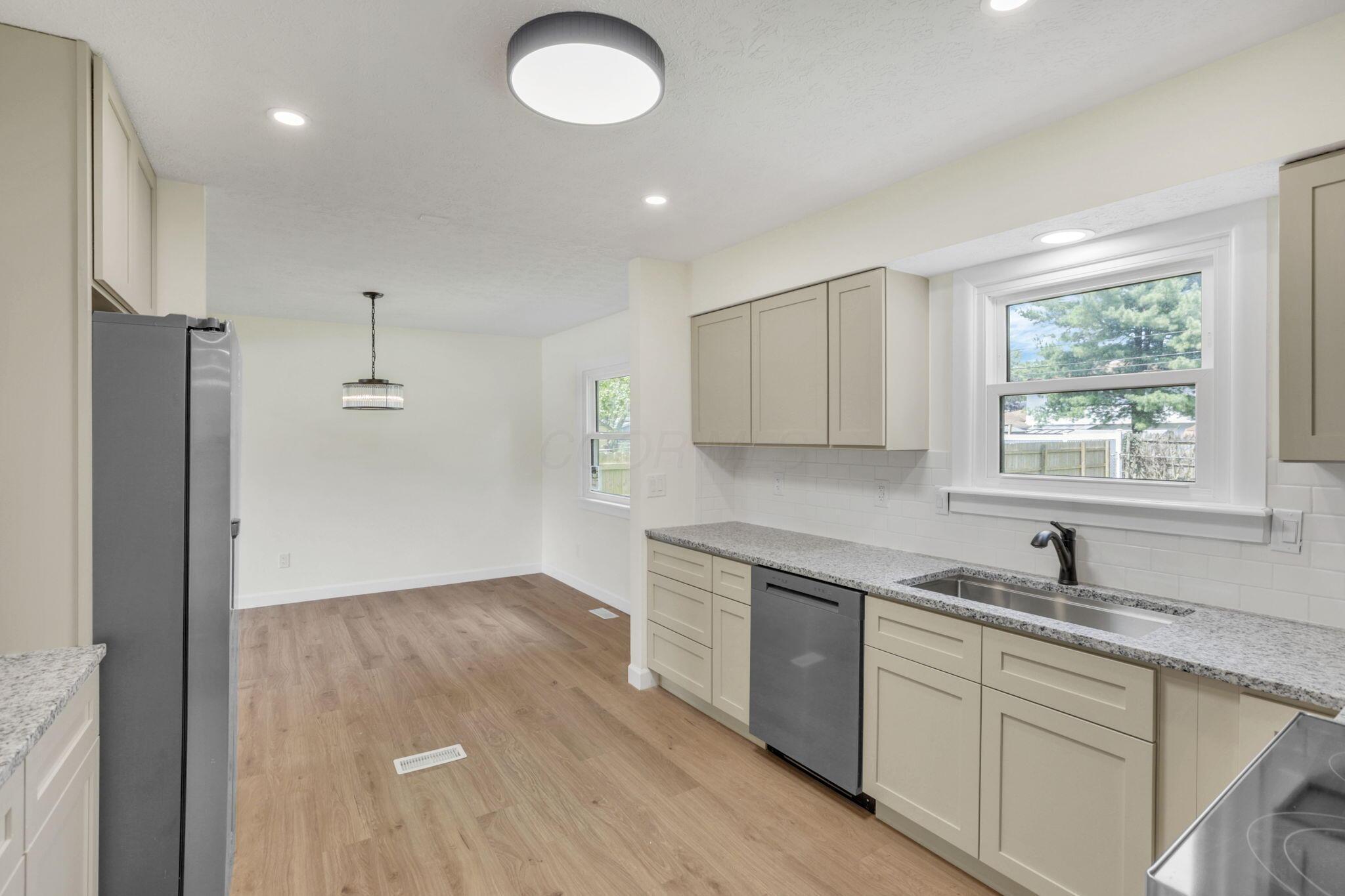 2208 Pine Knoll Avenue Property Photo 10