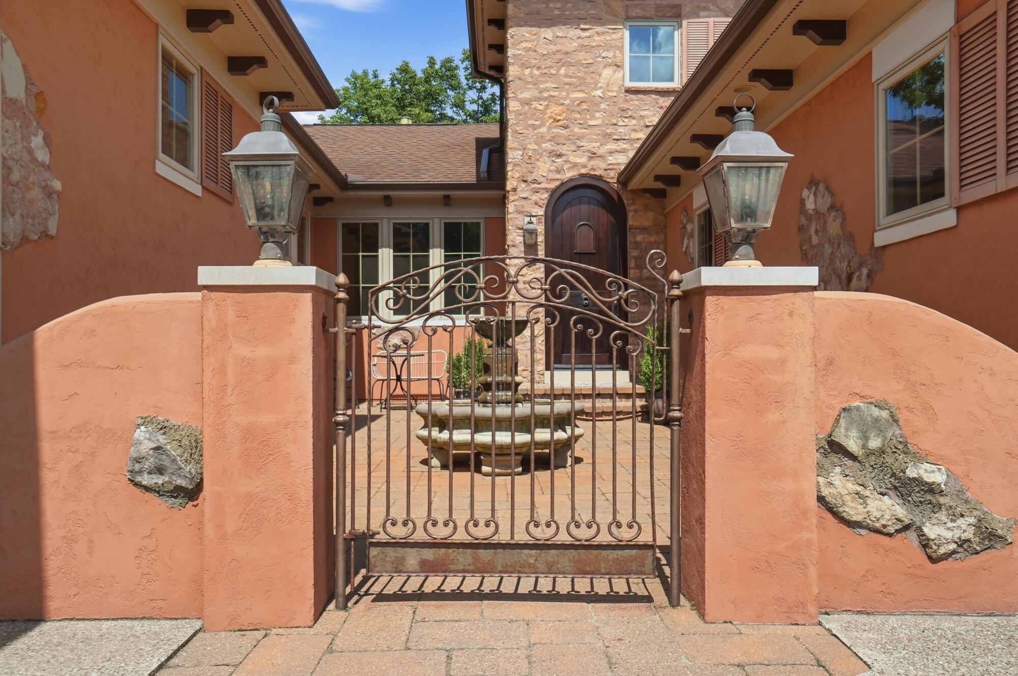 7076 Calabria Place Property Photo 4
