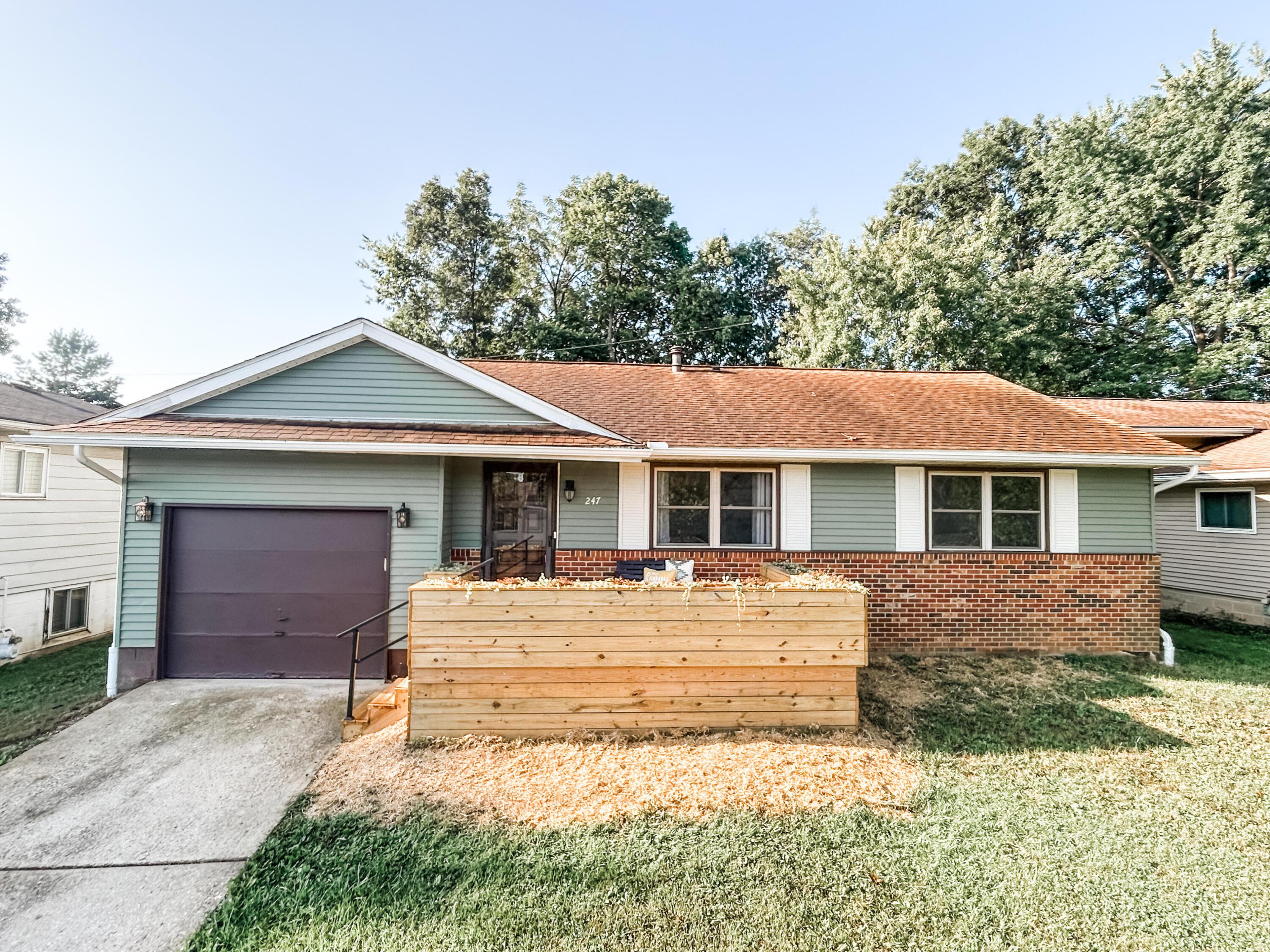 247 Lonepine Road Property Photo 1