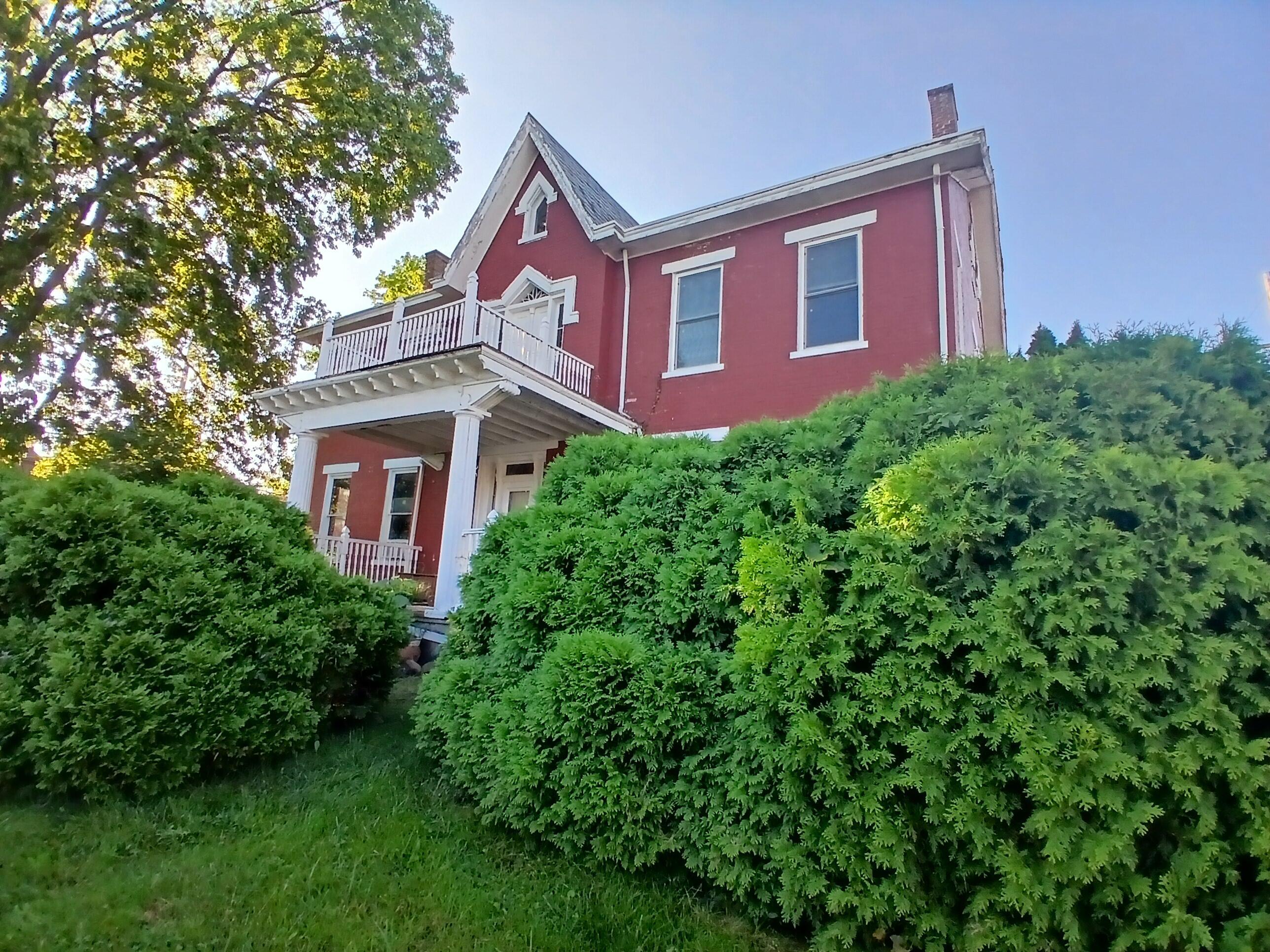 1026 E Mound Street Property Photo 1