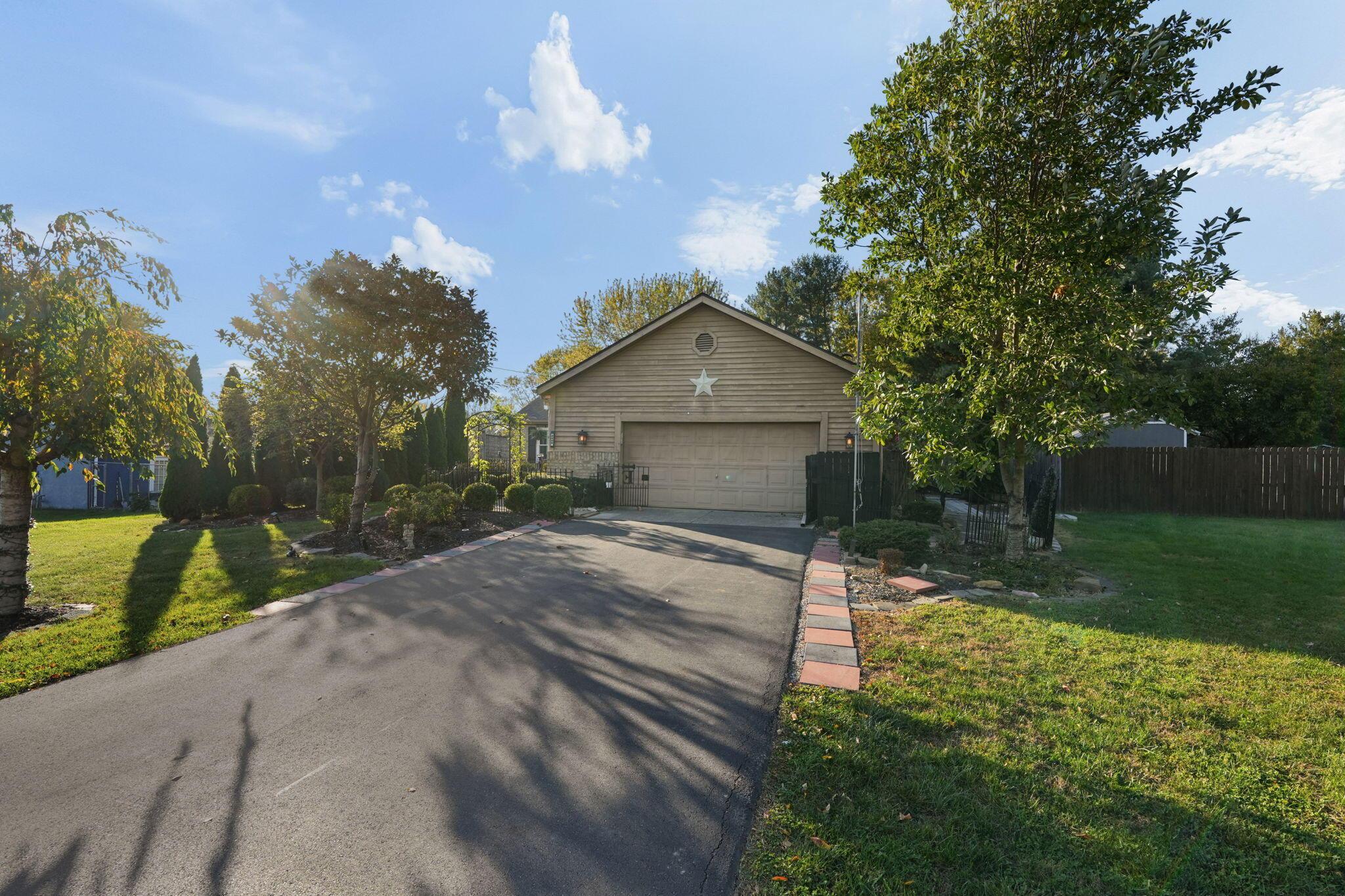 2400 Yuma Drive Property Photo 1