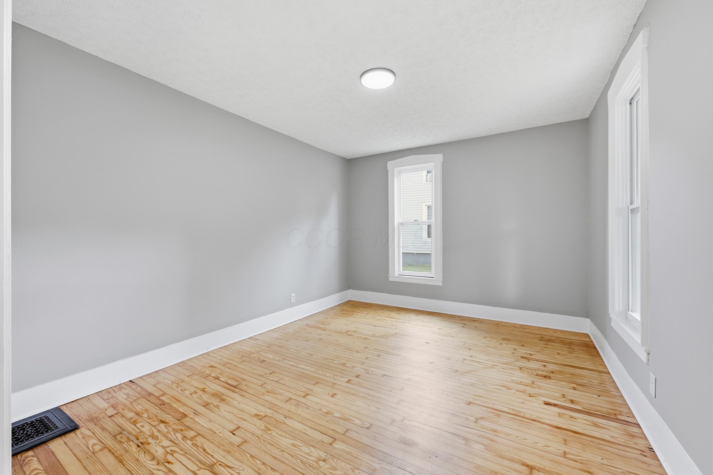 629 E Columbus Avenue Property Photo 7