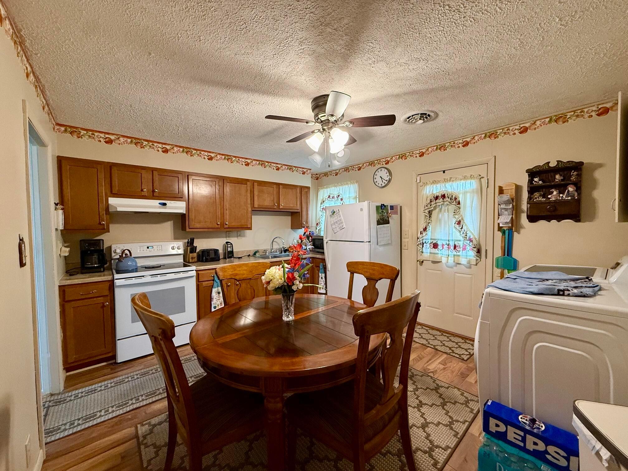 1427 E Southern Avenue Property Photo 8