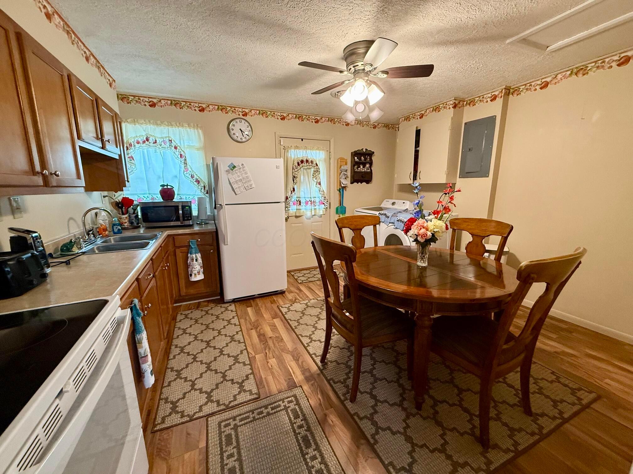 1427 E Southern Avenue Property Photo 9
