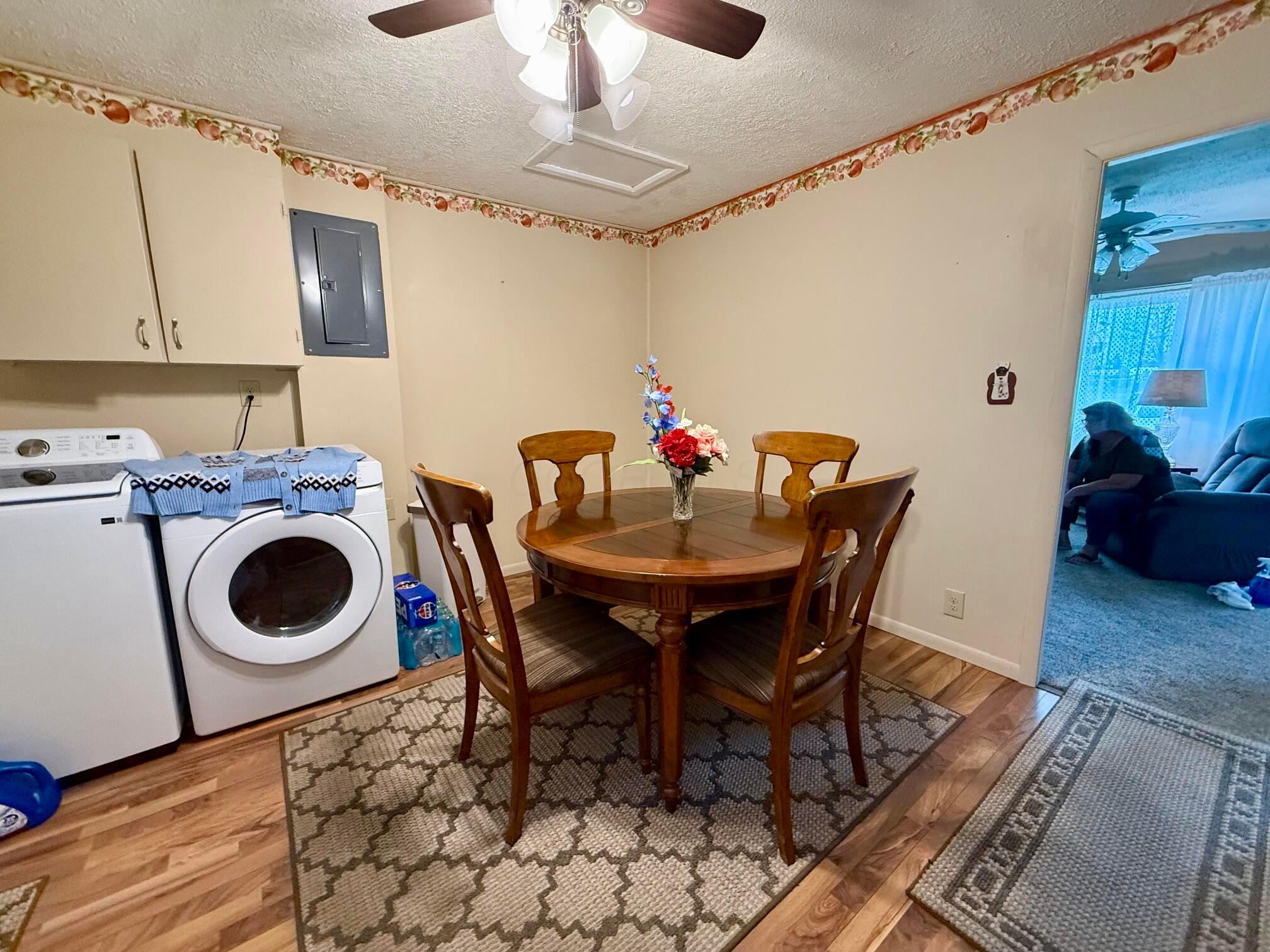 1427 E Southern Avenue Property Photo 10
