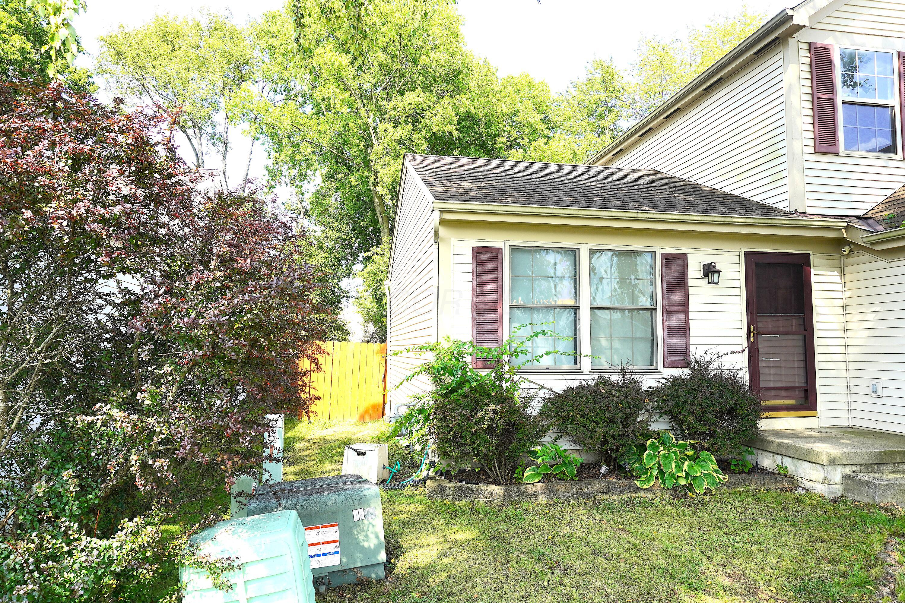6000 Leafridge Lane Property Photo 4