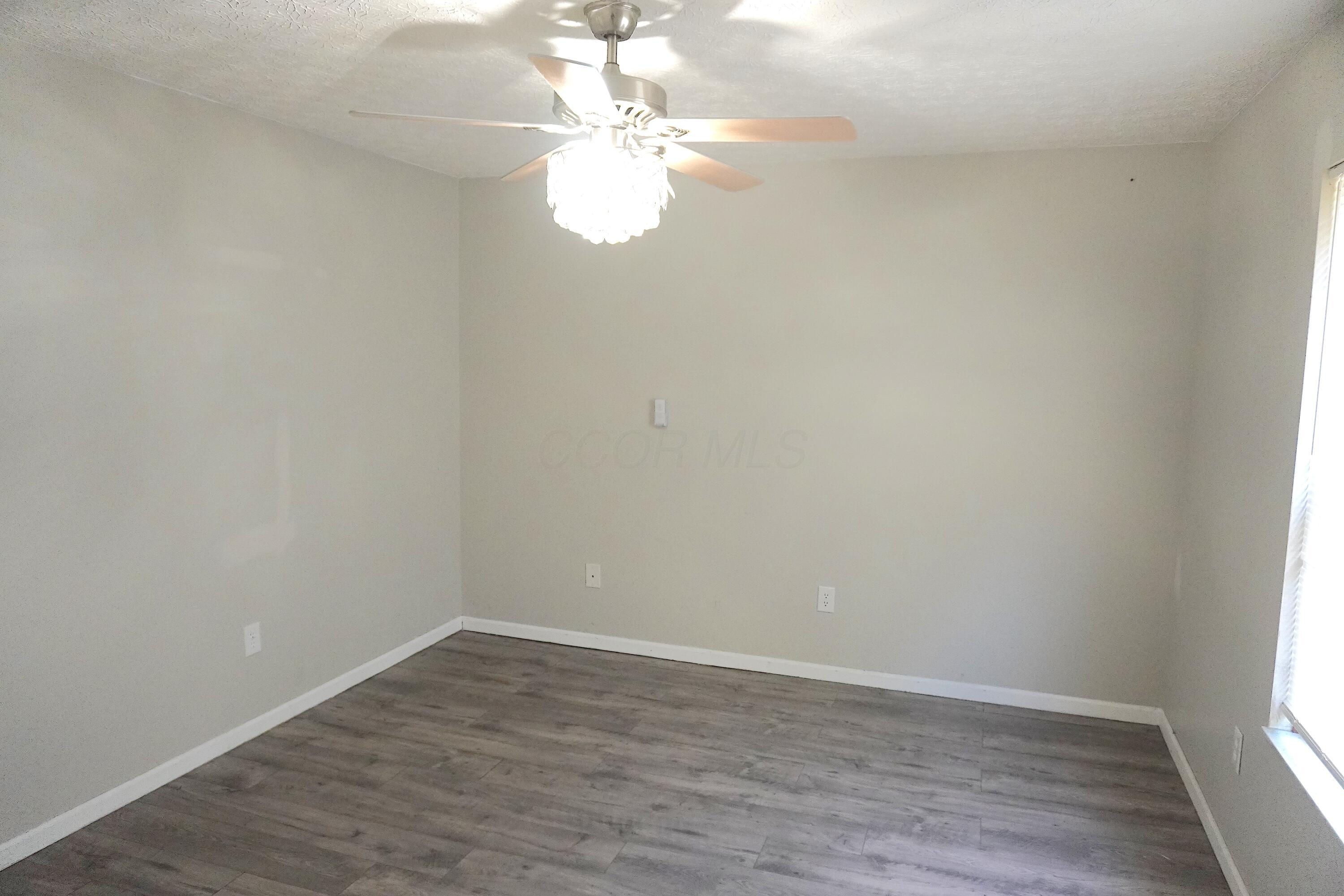 6000 Leafridge Lane Property Photo 10