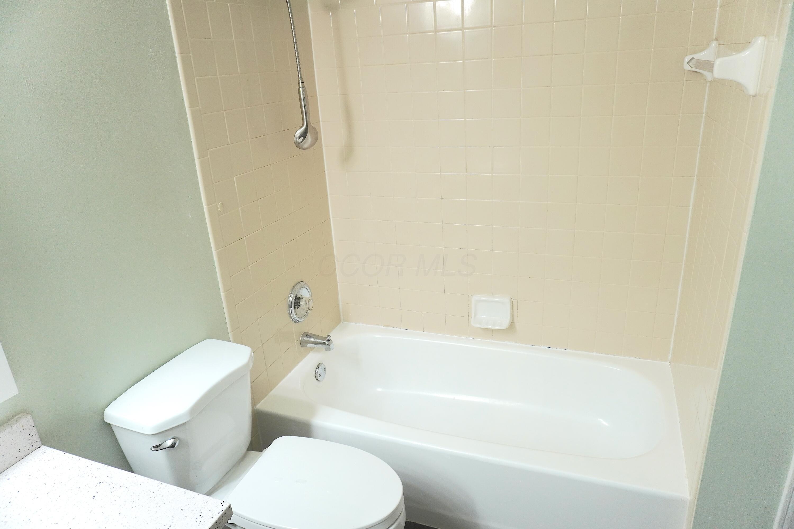 6000 Leafridge Lane Property Photo 16