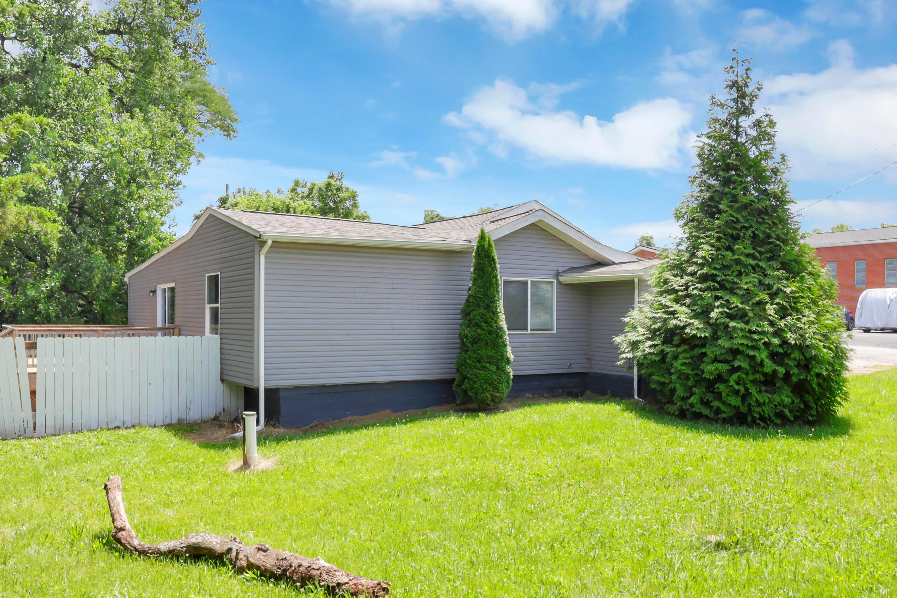 6955 London Groveport Road Property Photo 2