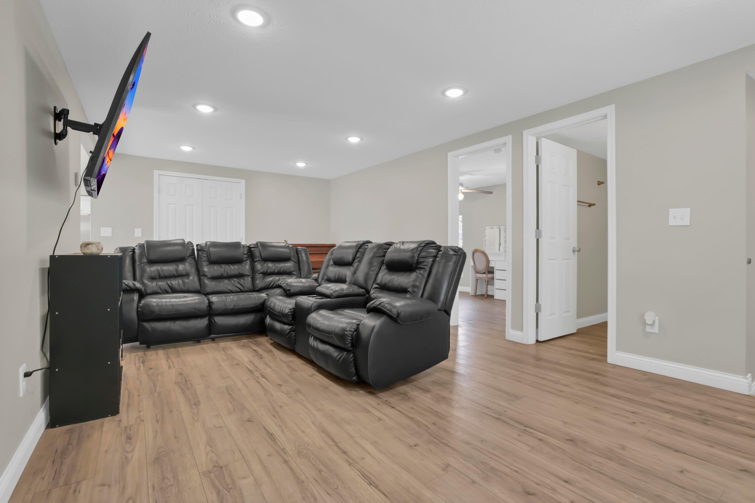 6955 London Groveport Road Property Photo 6