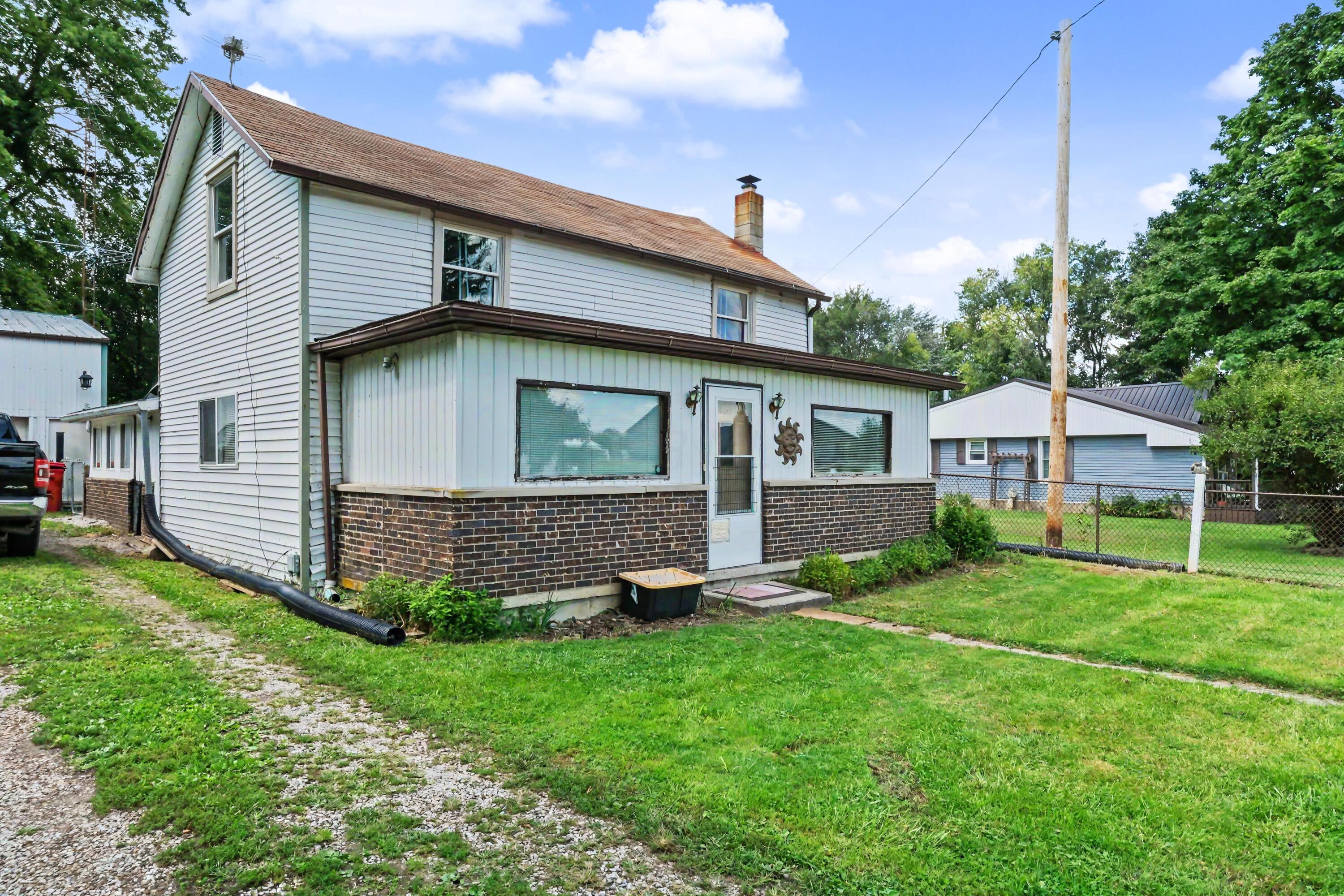 1073 Decliff Road N Property Photo 2