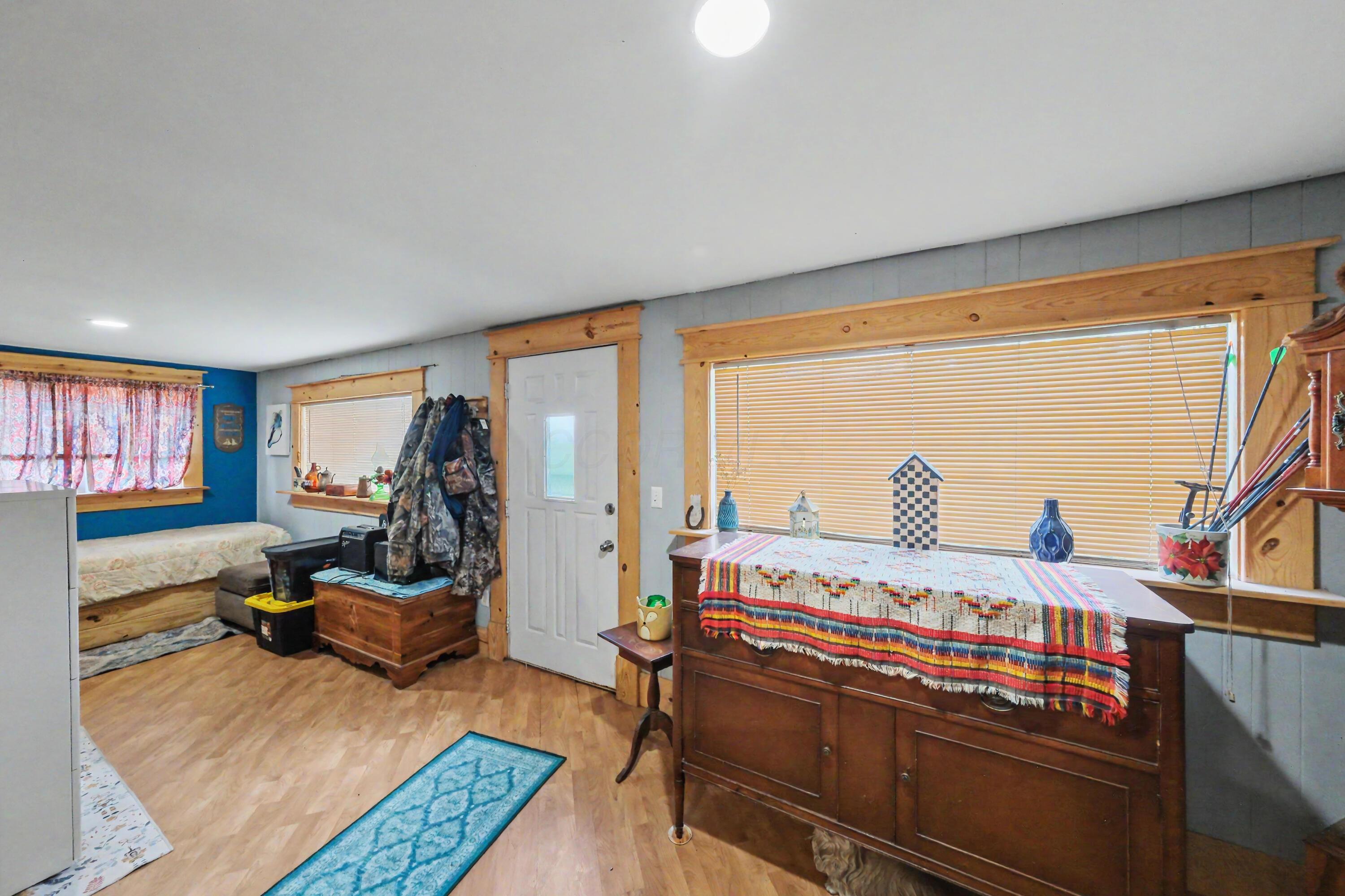 1073 Decliff Road N Property Photo 3