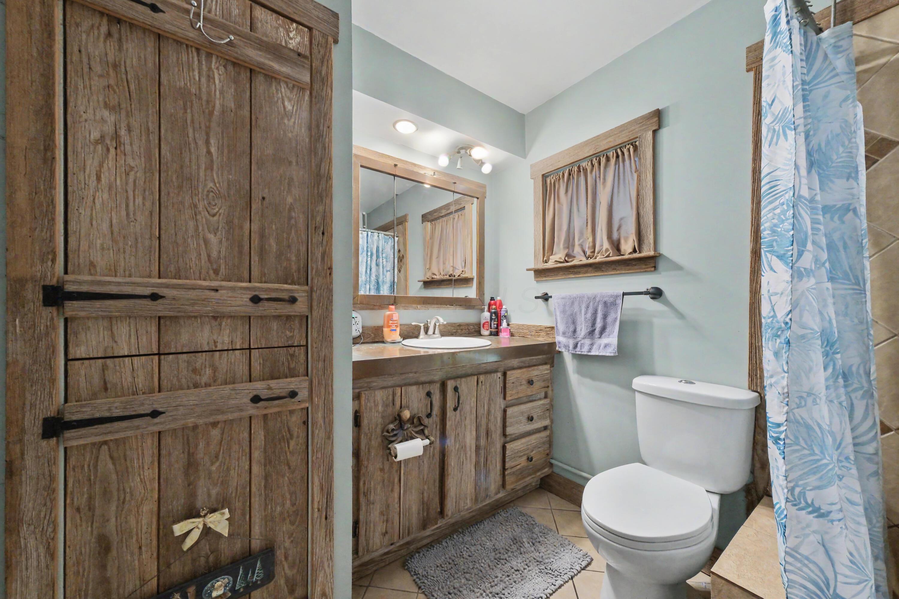 1073 Decliff Road N Property Photo 6