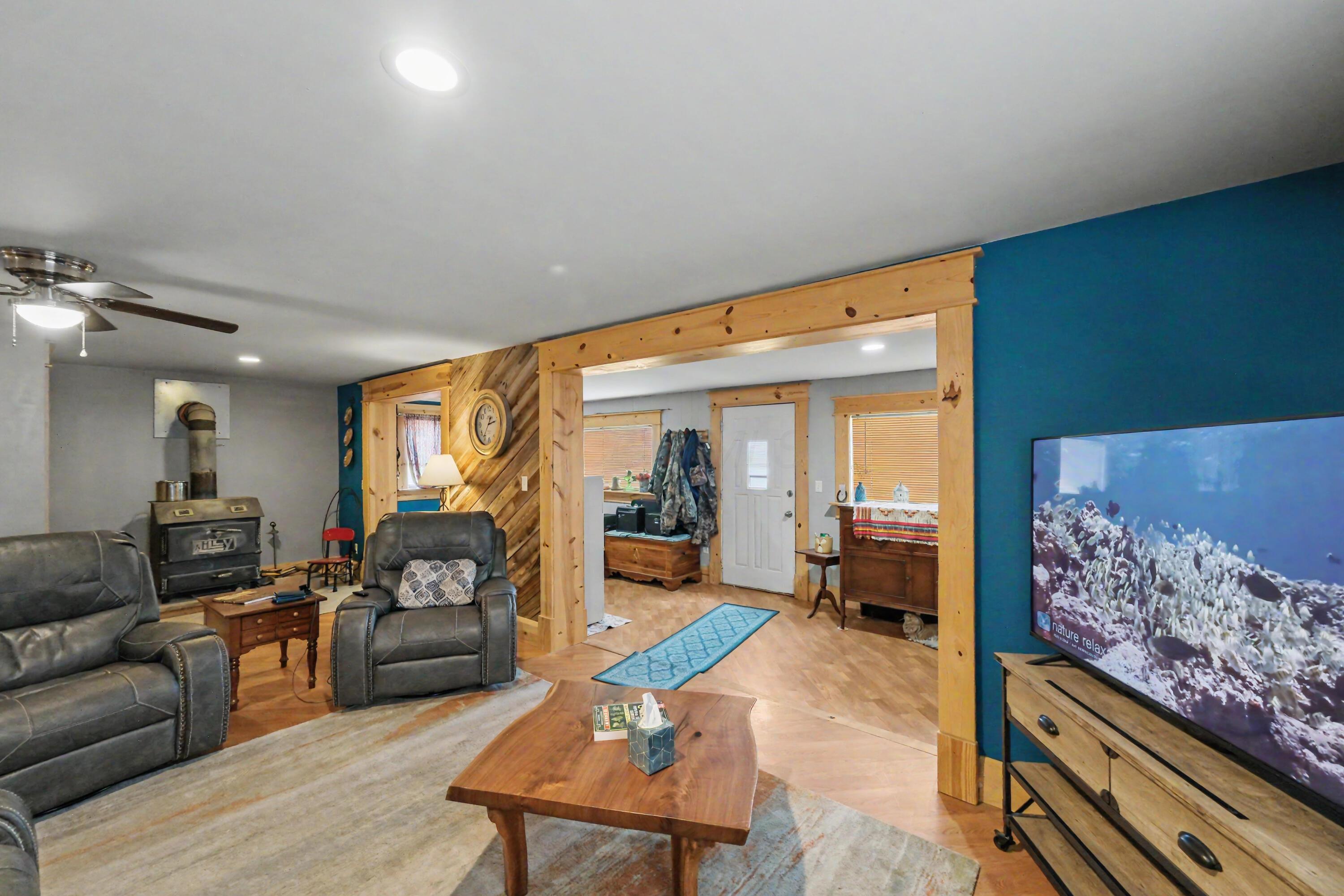 1073 Decliff Road N Property Photo 9
