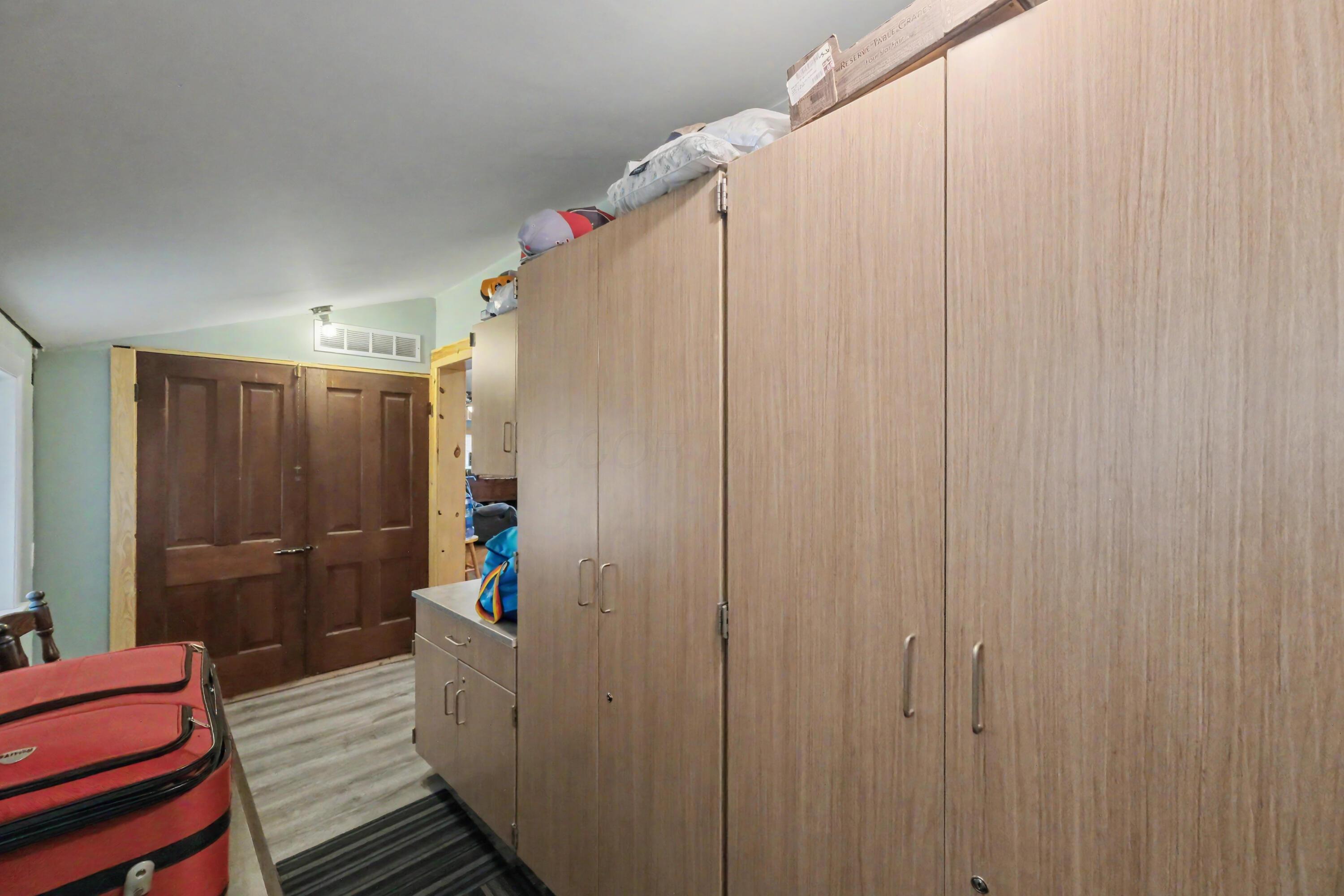 1073 Decliff Road N Property Photo 15