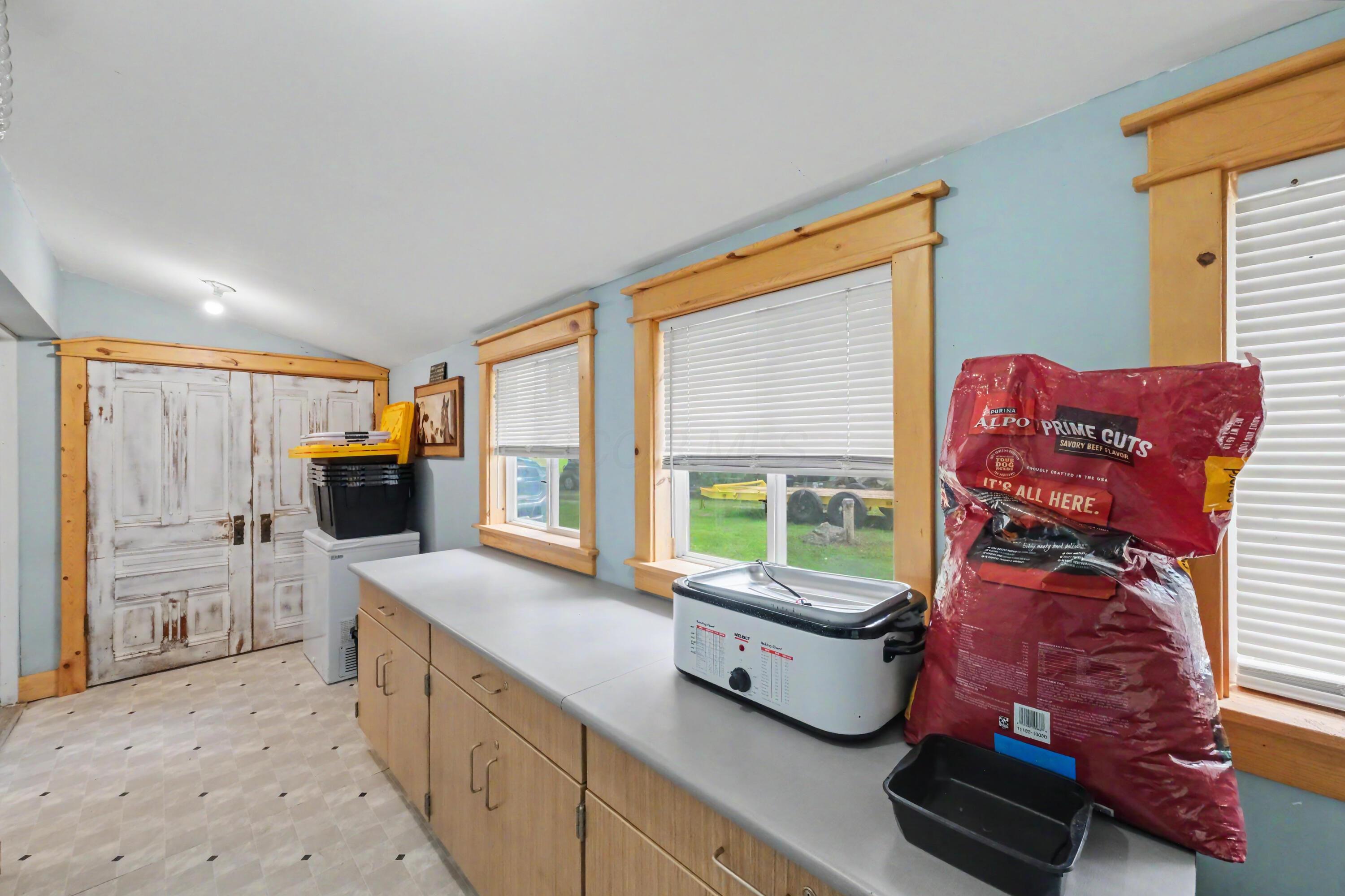 1073 Decliff Road N Property Photo 16