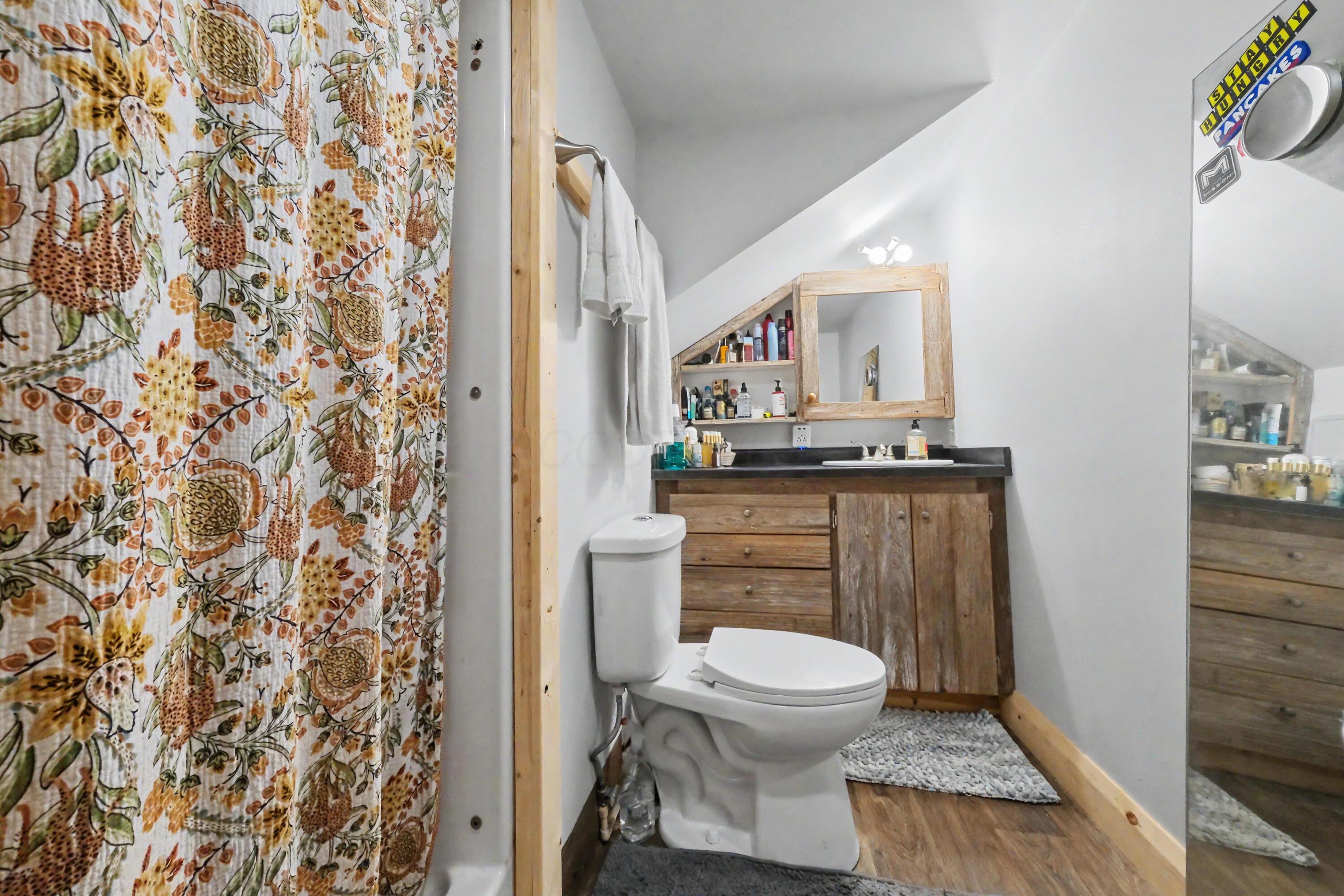 1073 Decliff Road N Property Photo 21