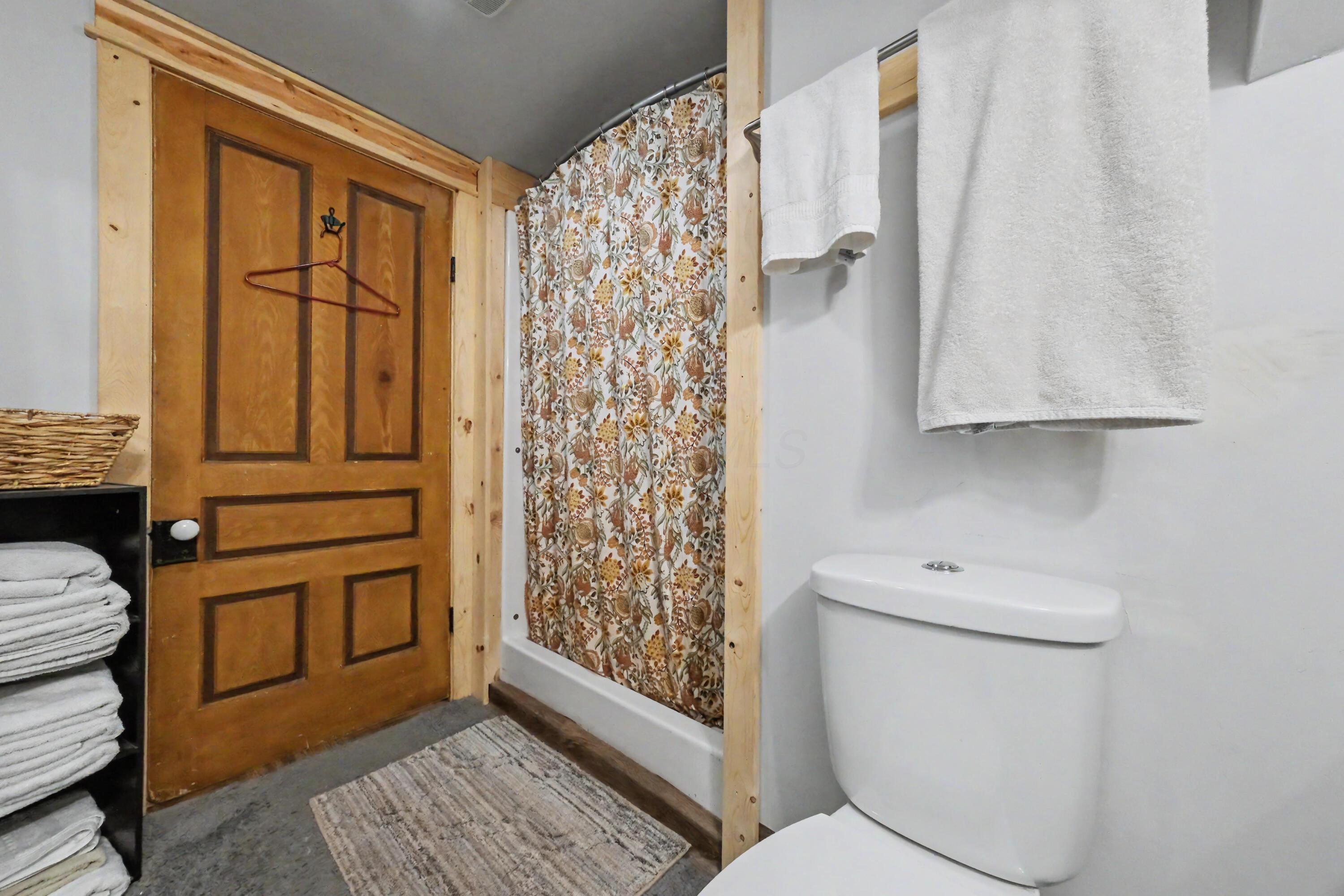 1073 Decliff Road N Property Photo 22