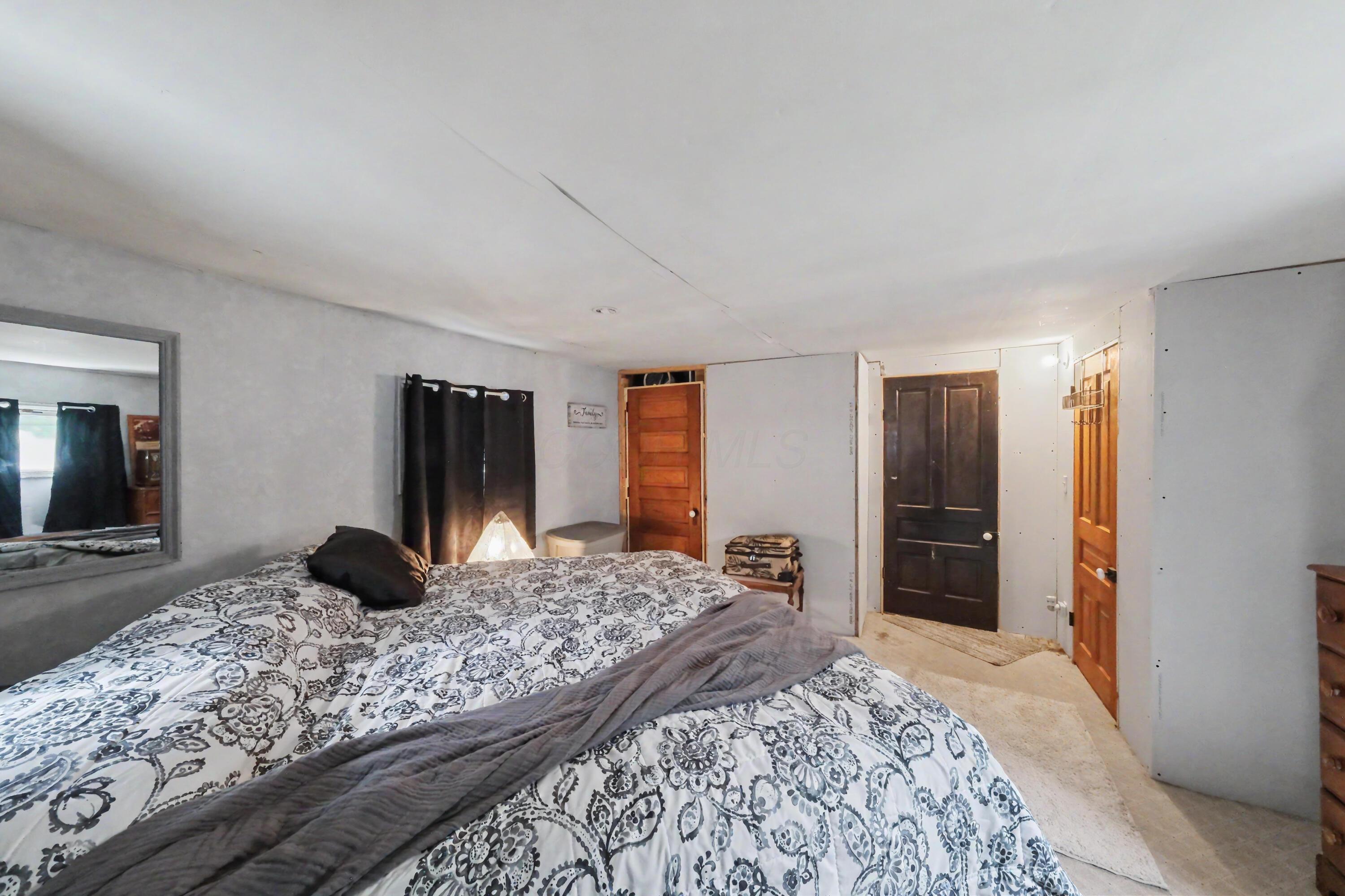 1073 Decliff Road N Property Photo 24