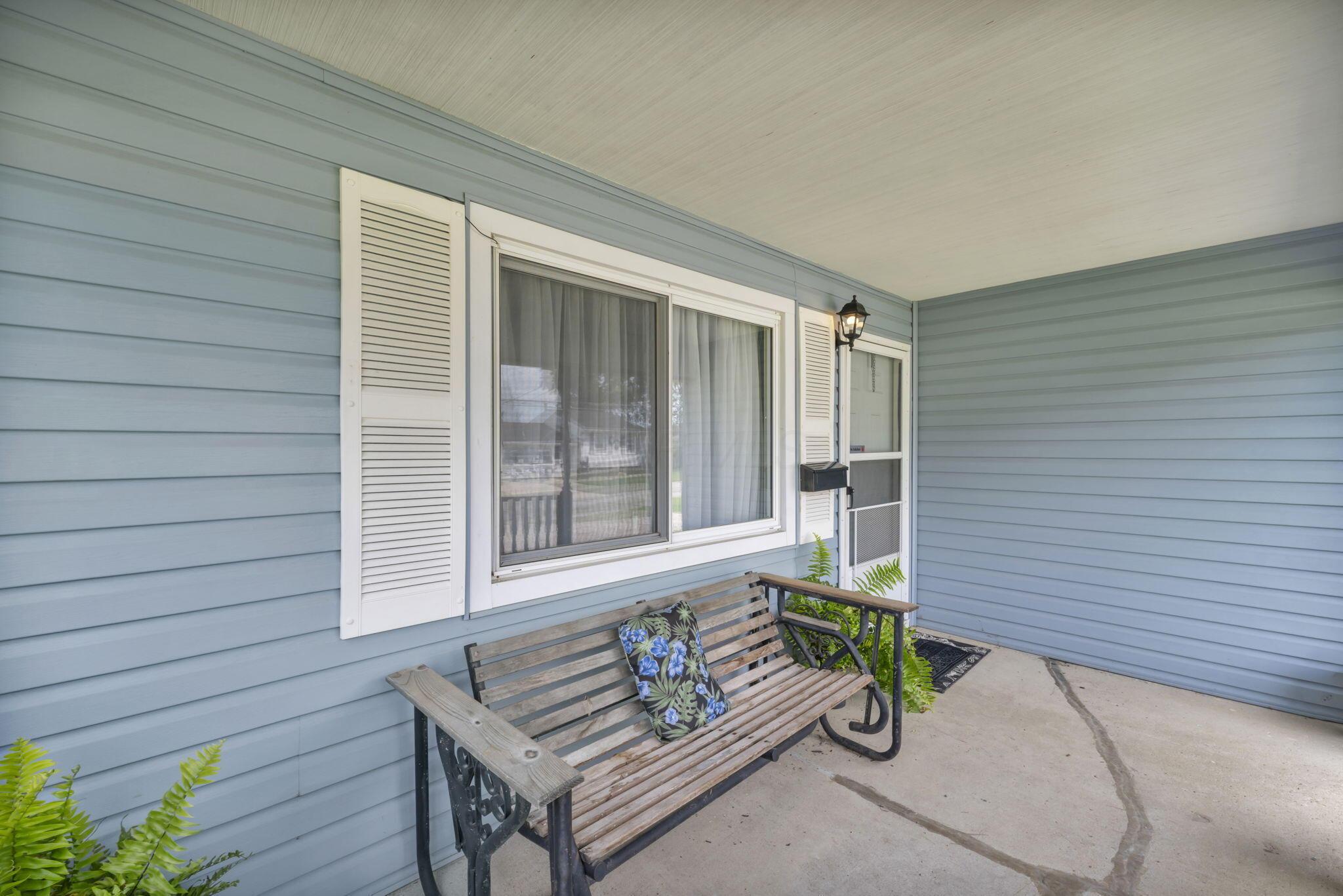 1098 Colonial Avenue Property Photo 6