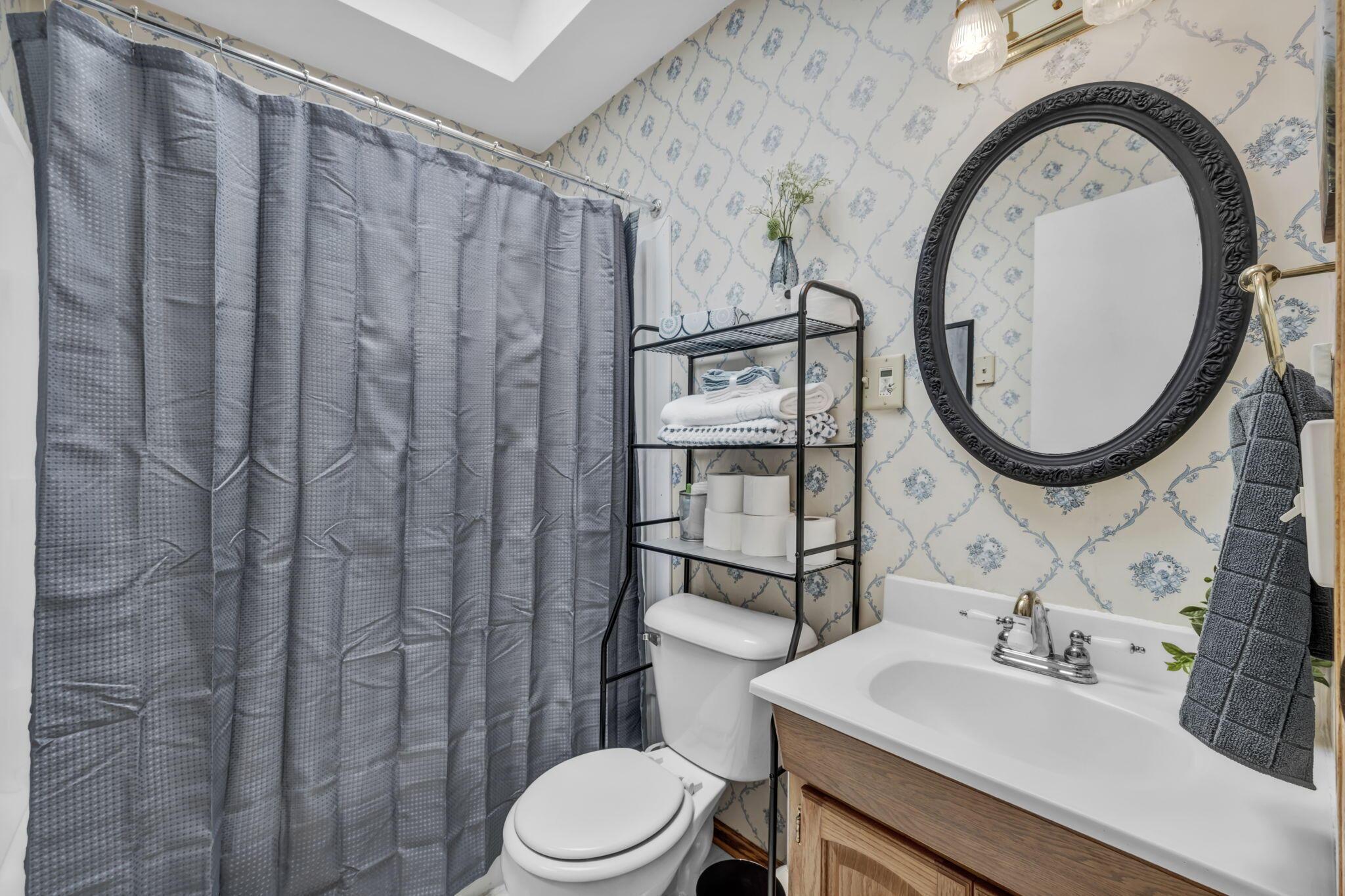 1098 Colonial Avenue Property Photo 25