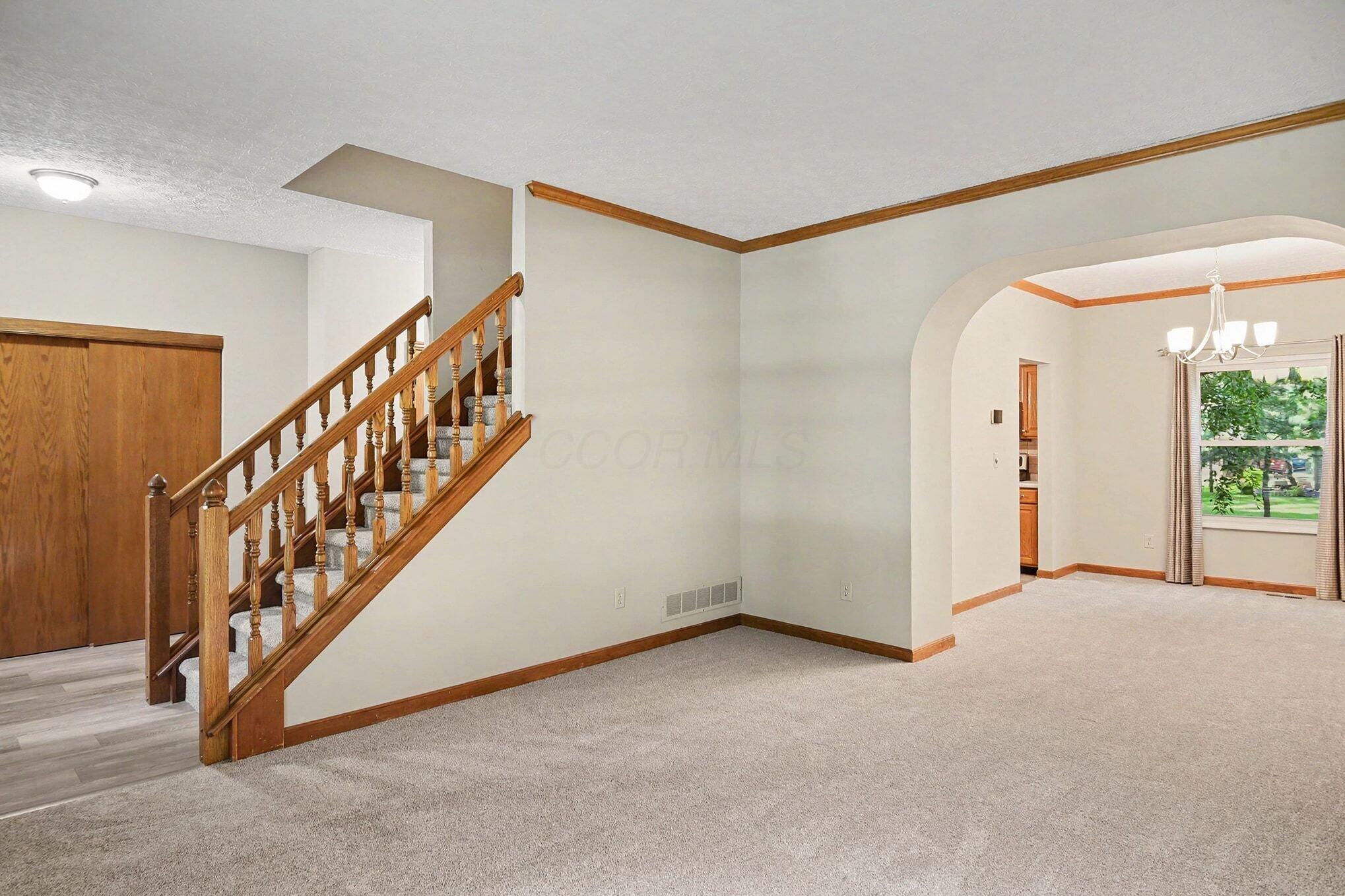 744 Summertree Lane Property Photo 6