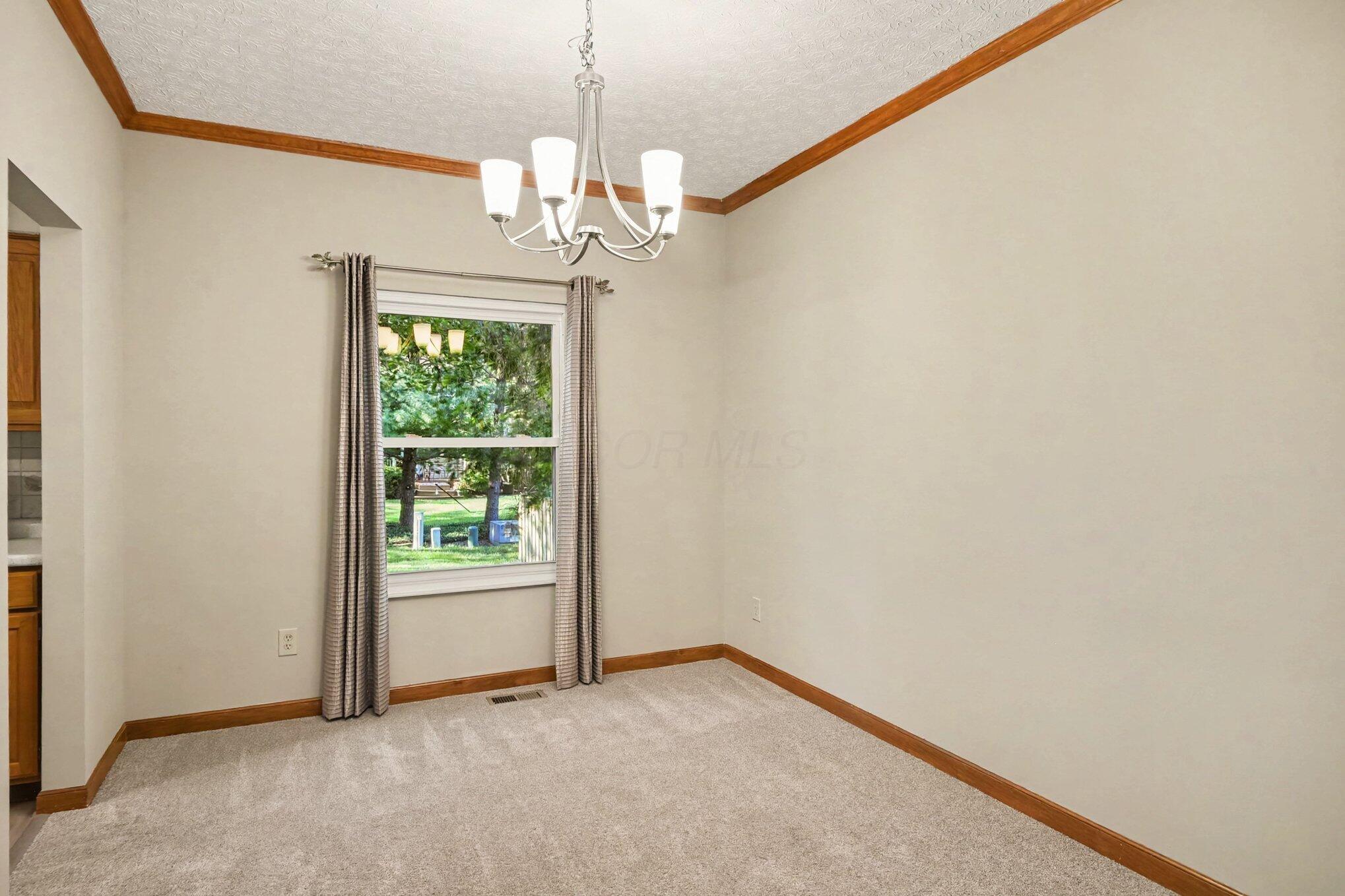 744 Summertree Lane Property Photo 8