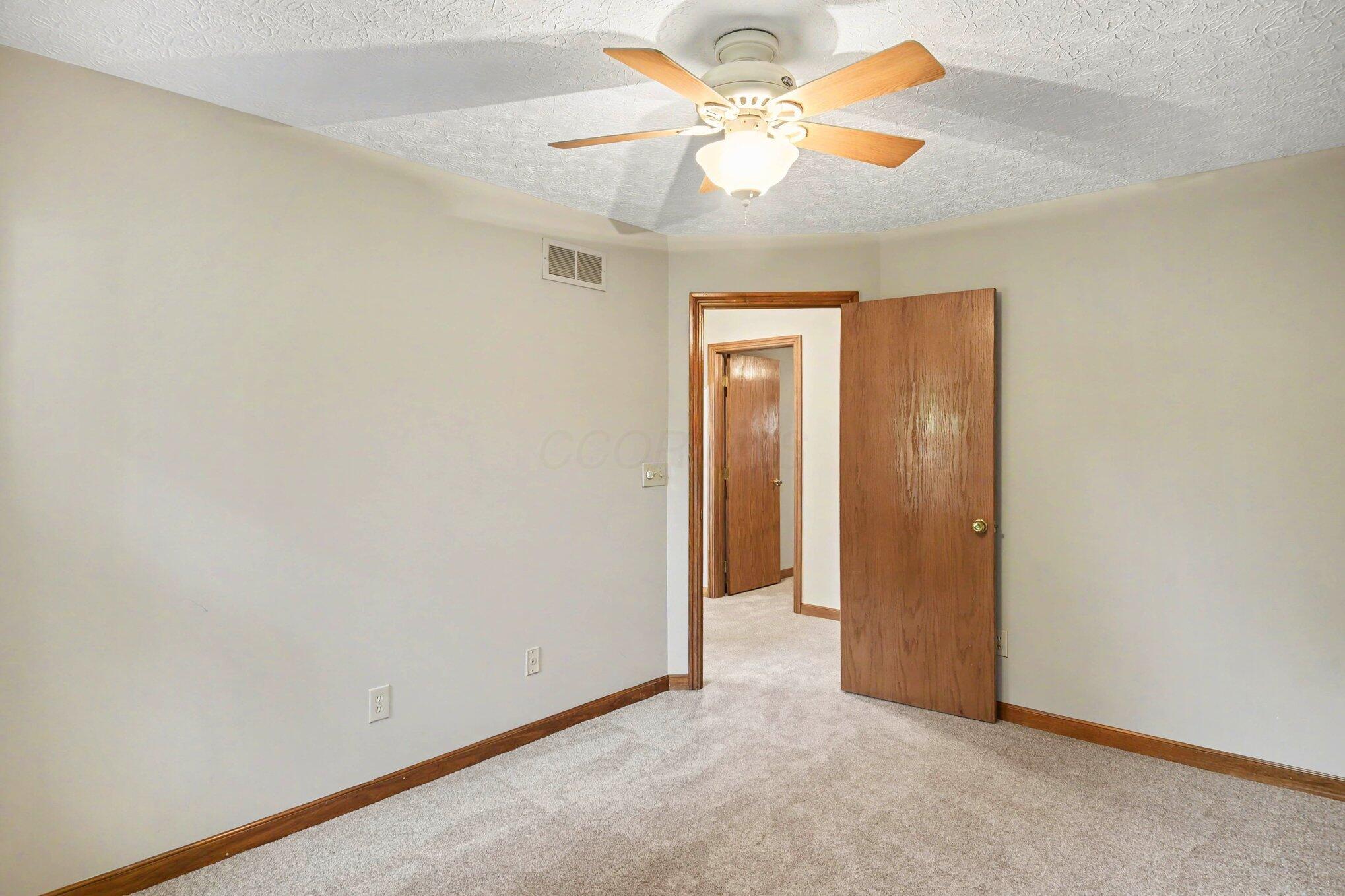 744 Summertree Lane Property Photo 28