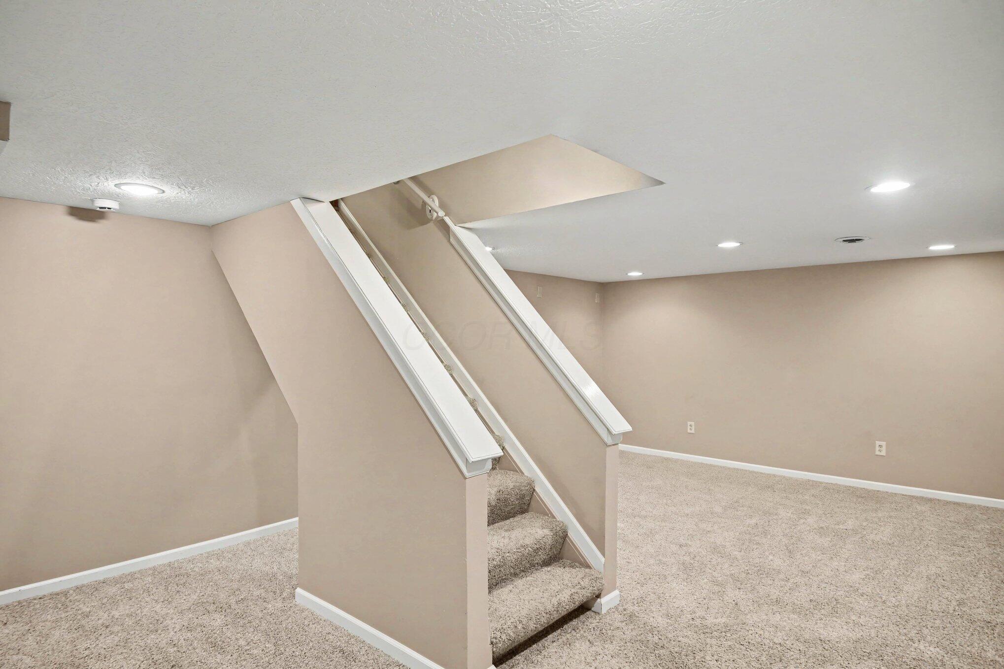 744 Summertree Lane Property Photo 31