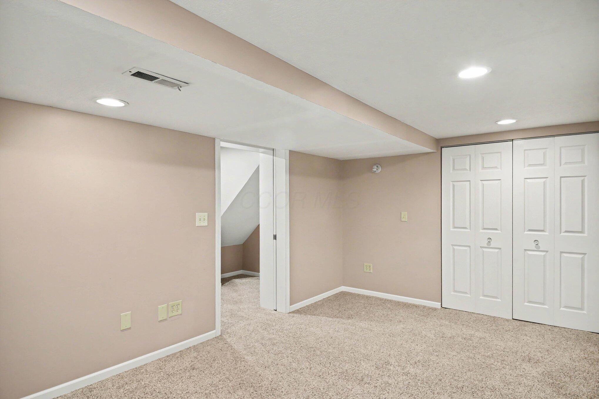 744 Summertree Lane Property Photo 33