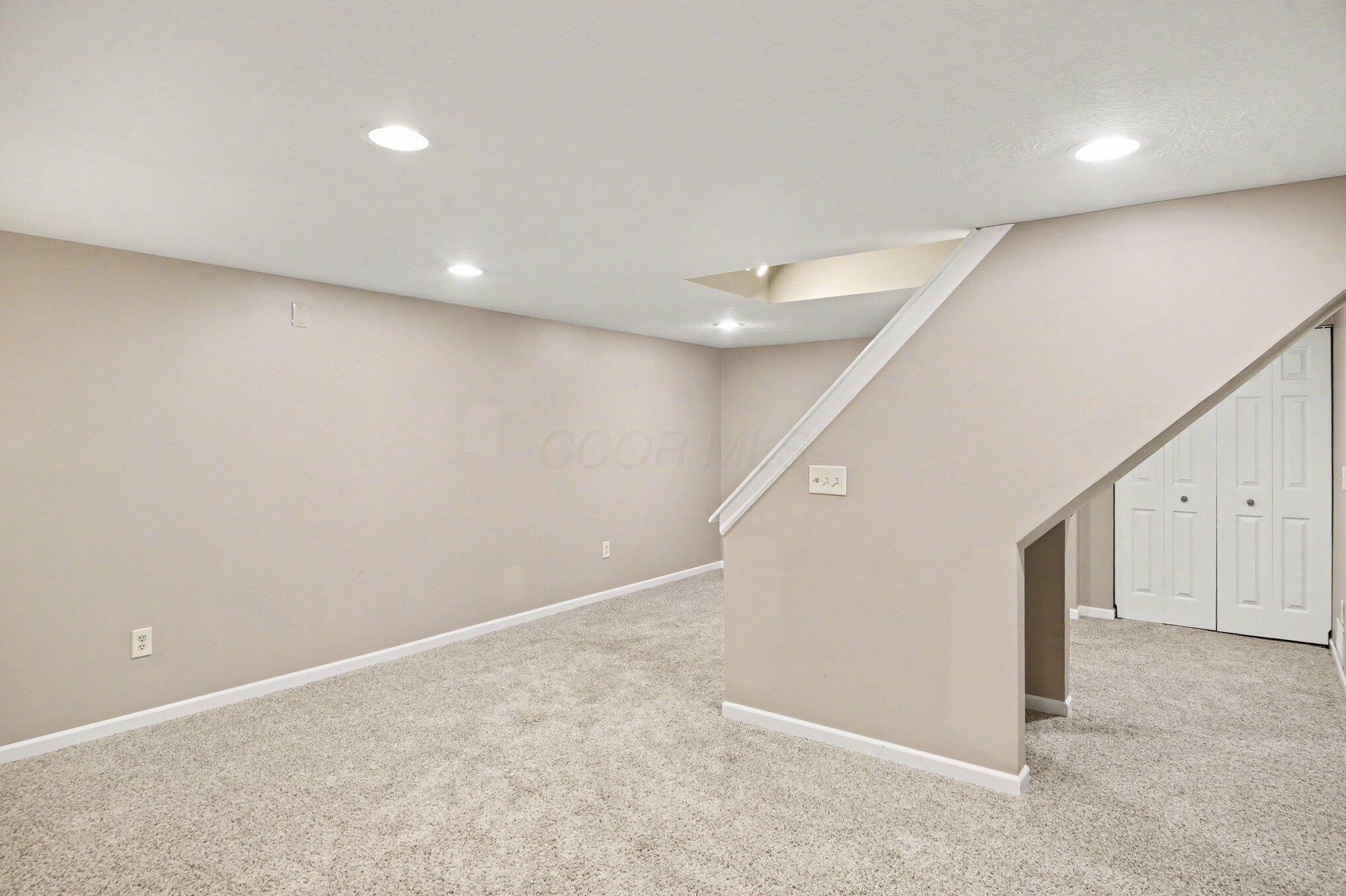 744 Summertree Lane Property Photo 34