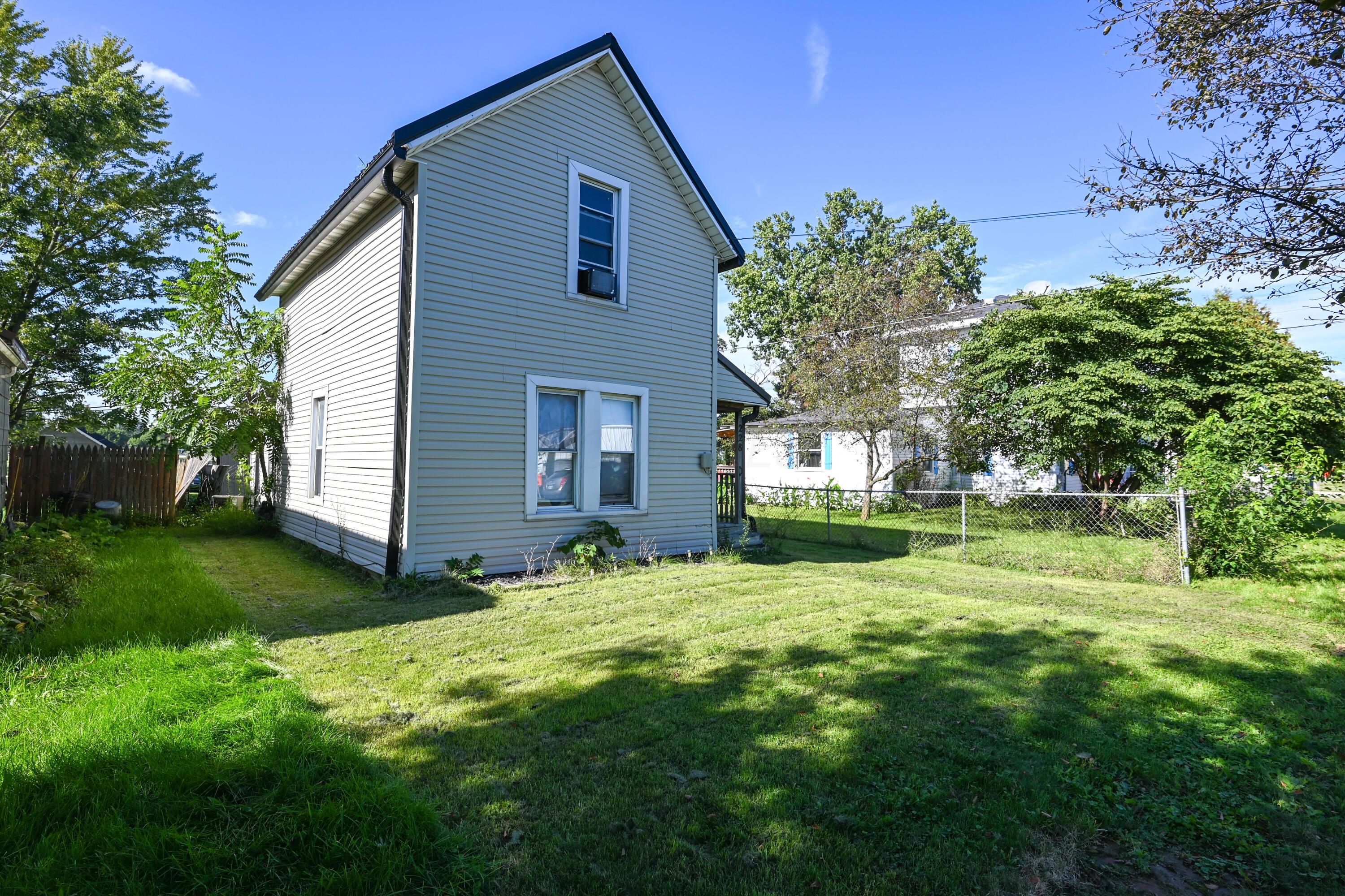 228 W Espy Street Property Photo 4