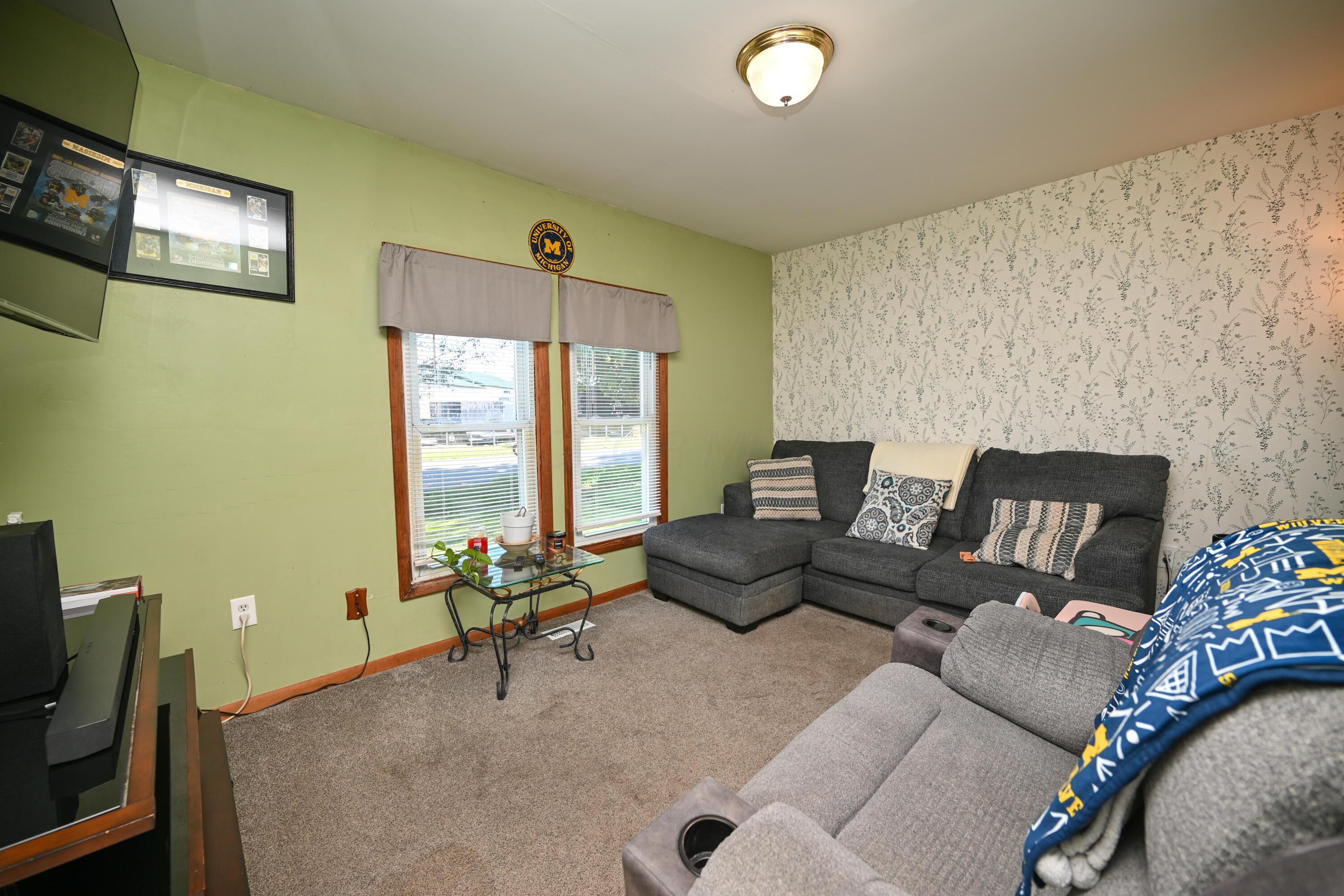 228 W Espy Street Property Photo 8