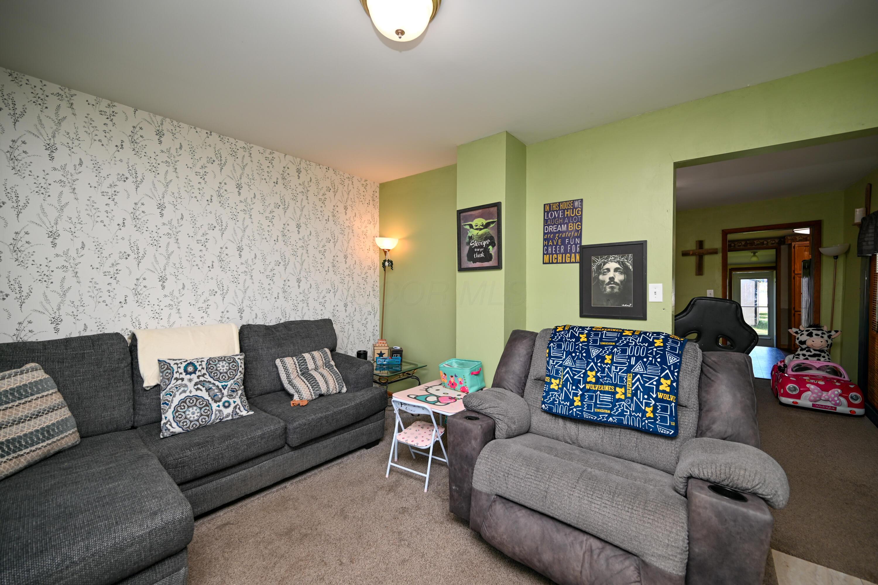 228 W Espy Street Property Photo 9