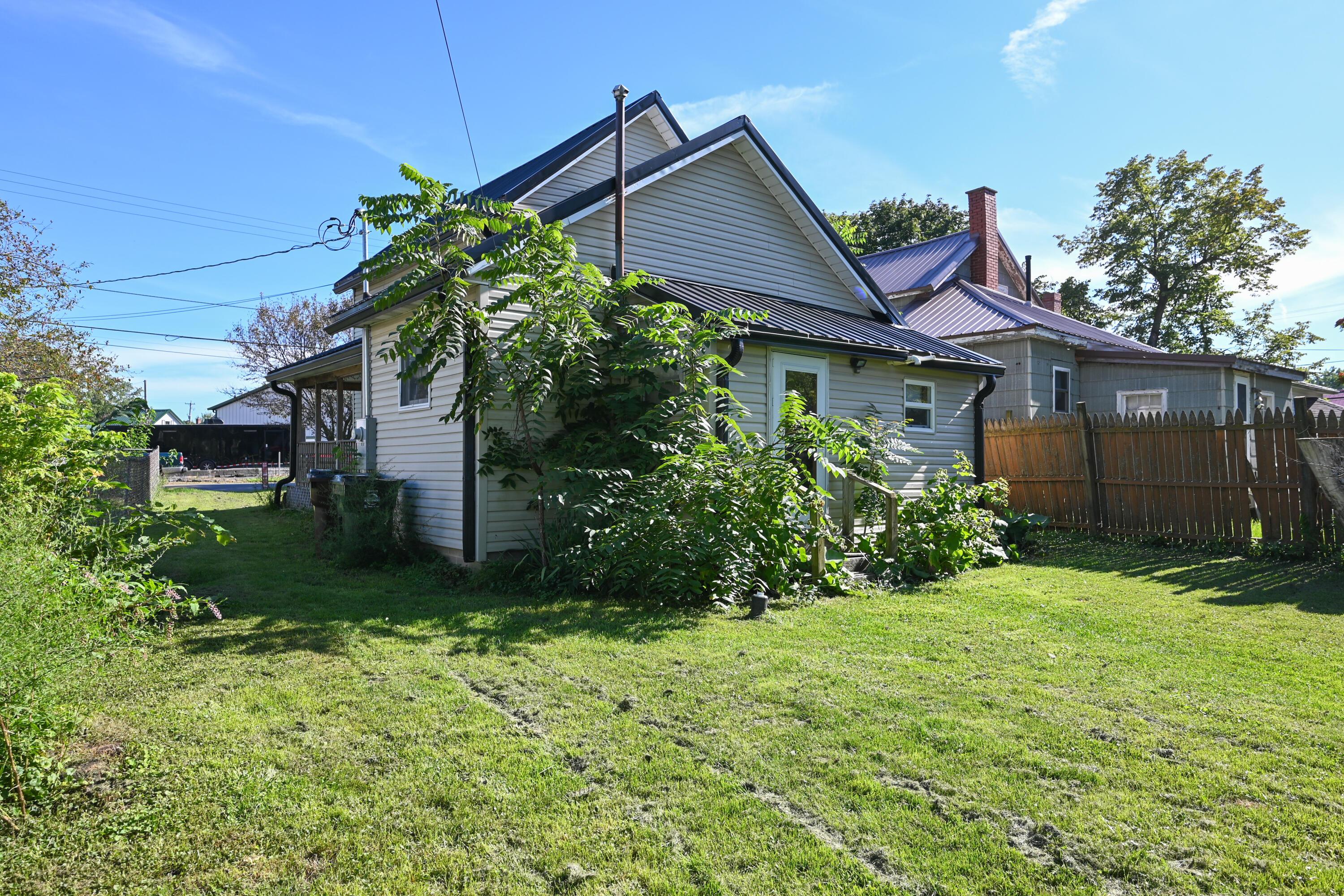 228 W Espy Street Property Photo 27