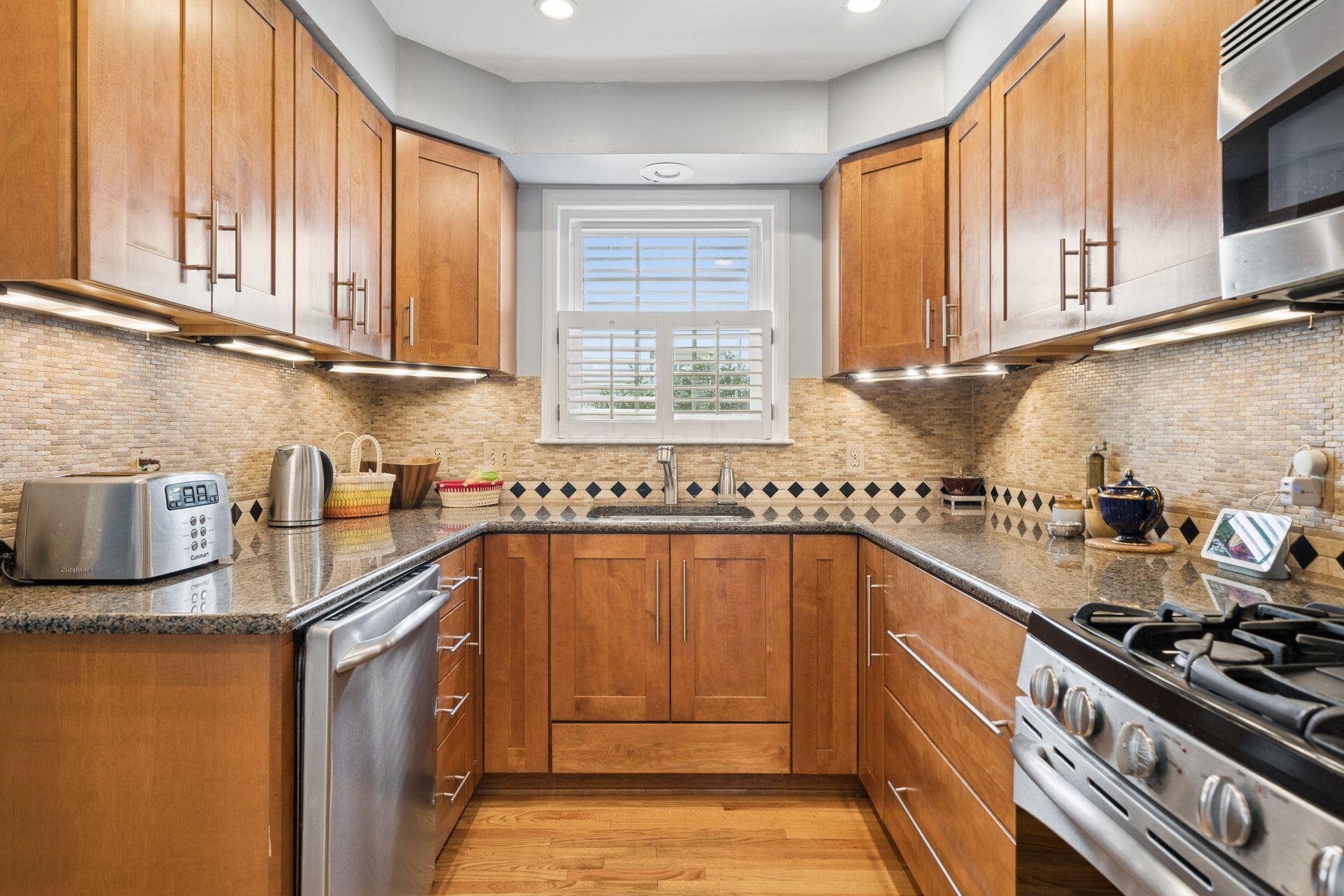 974 Chelsea Avenue Property Photo 8