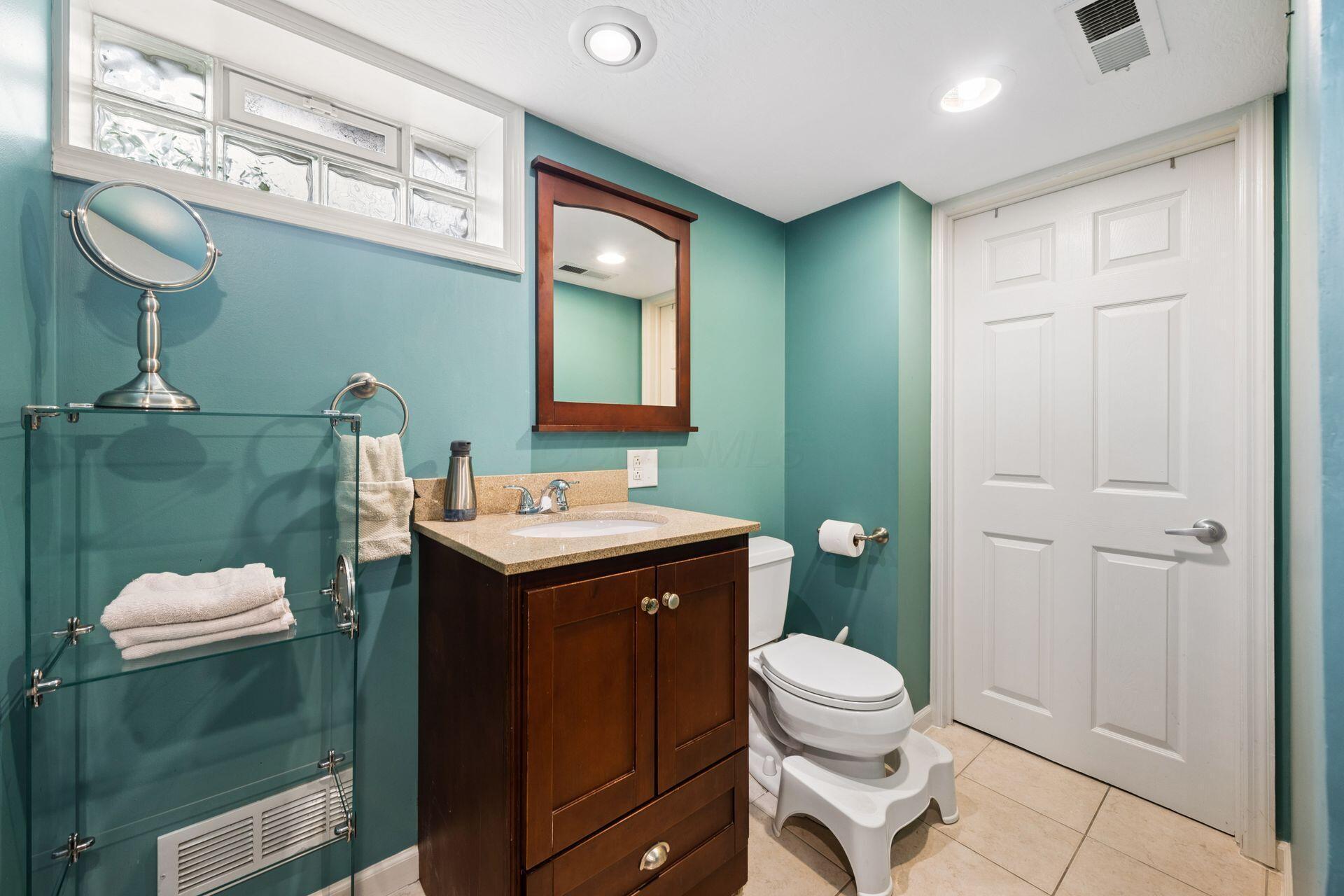 974 Chelsea Avenue Property Photo 29