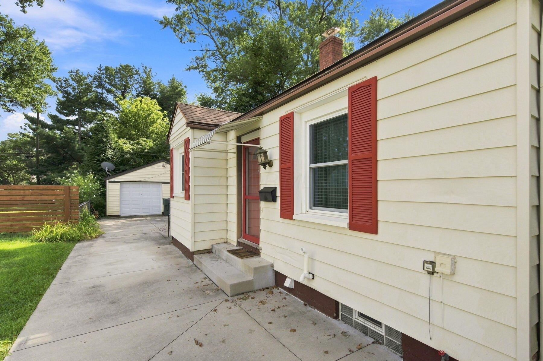 283 E Beechwold Boulevard Property Photo 6