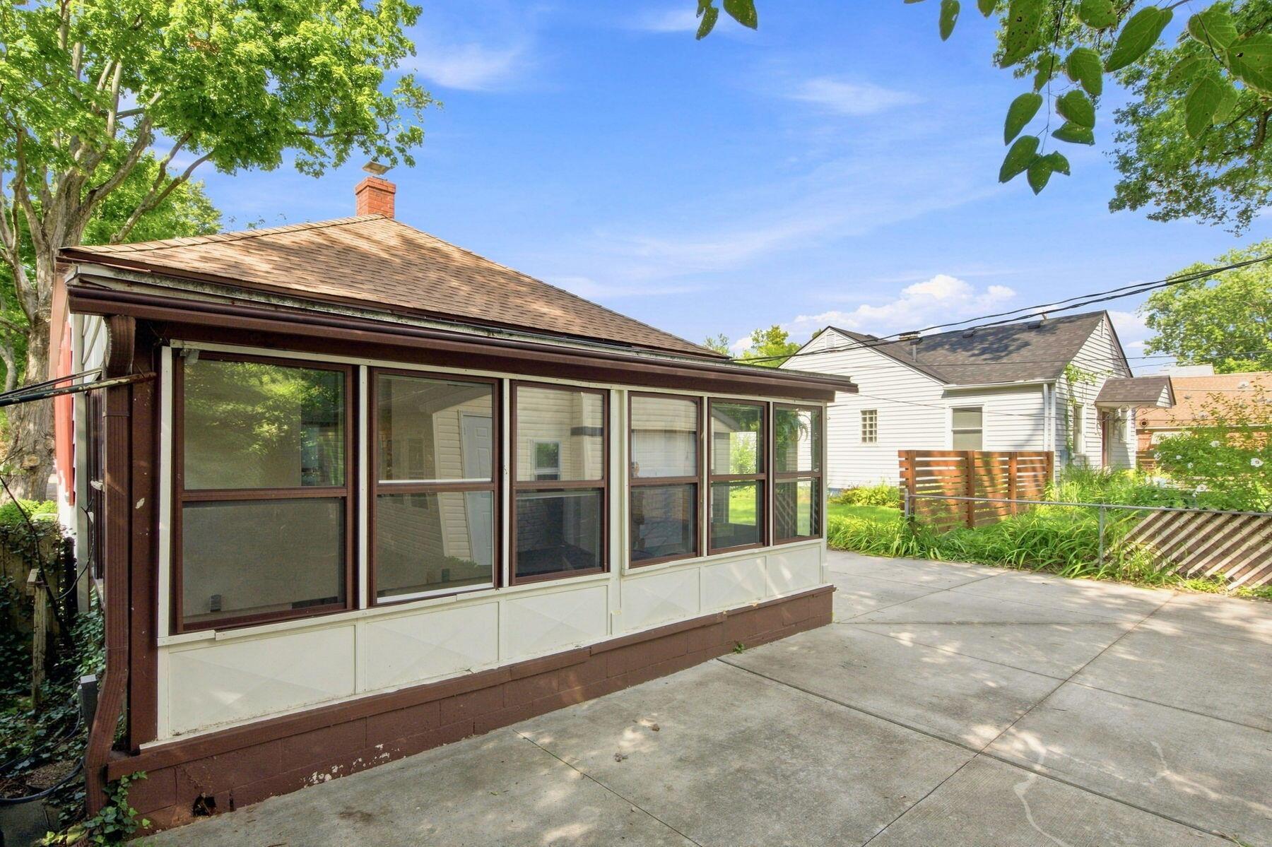 283 E Beechwold Boulevard Property Photo 11