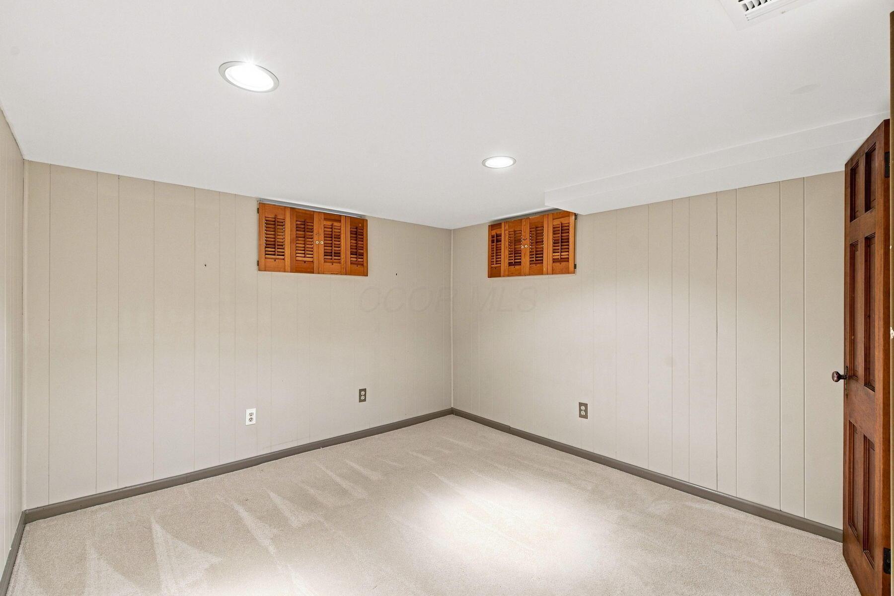 283 E Beechwold Boulevard Property Photo 44