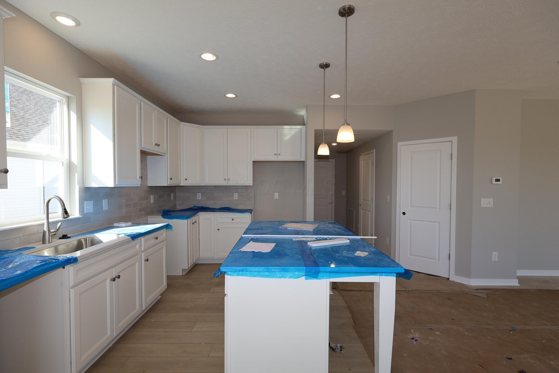 5900 Creekview Drive Property Photo 6